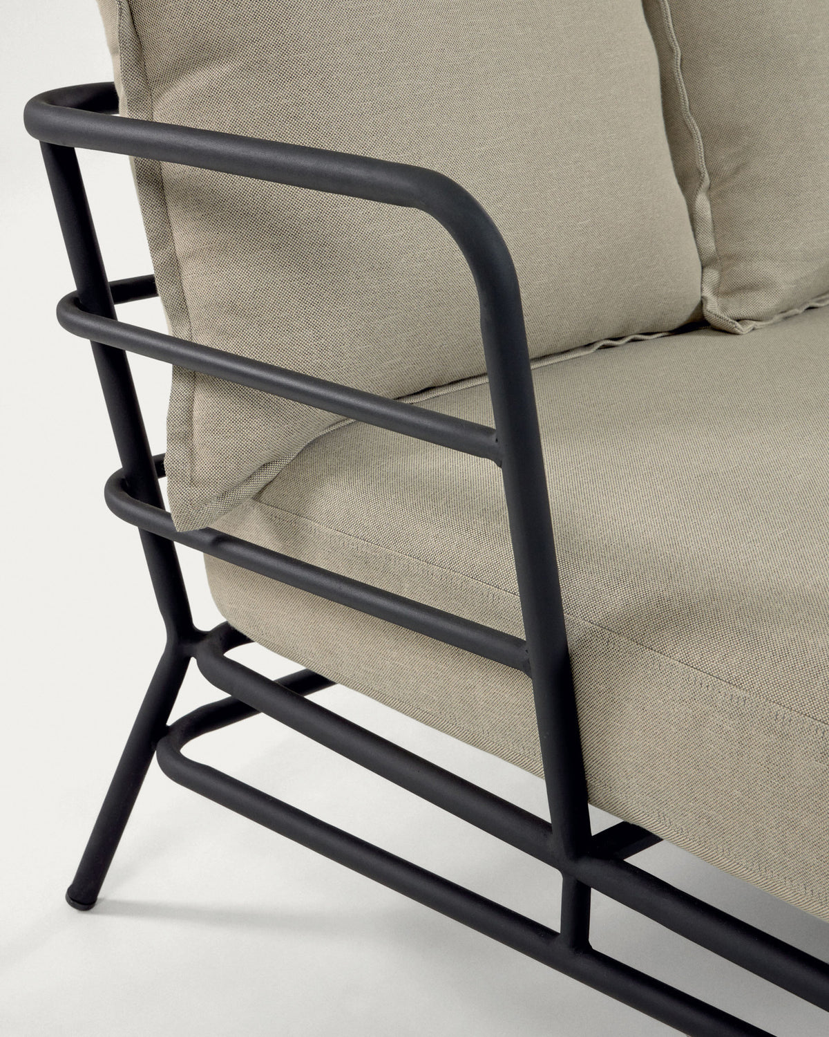 Mareluz 3-Sitzersofa aus schwarzem Stahl 197 cm in Grün, Schwarz präsentiert im Onlineshop von KAQTU Design AG. Lounge Sofa ist von Kave Home