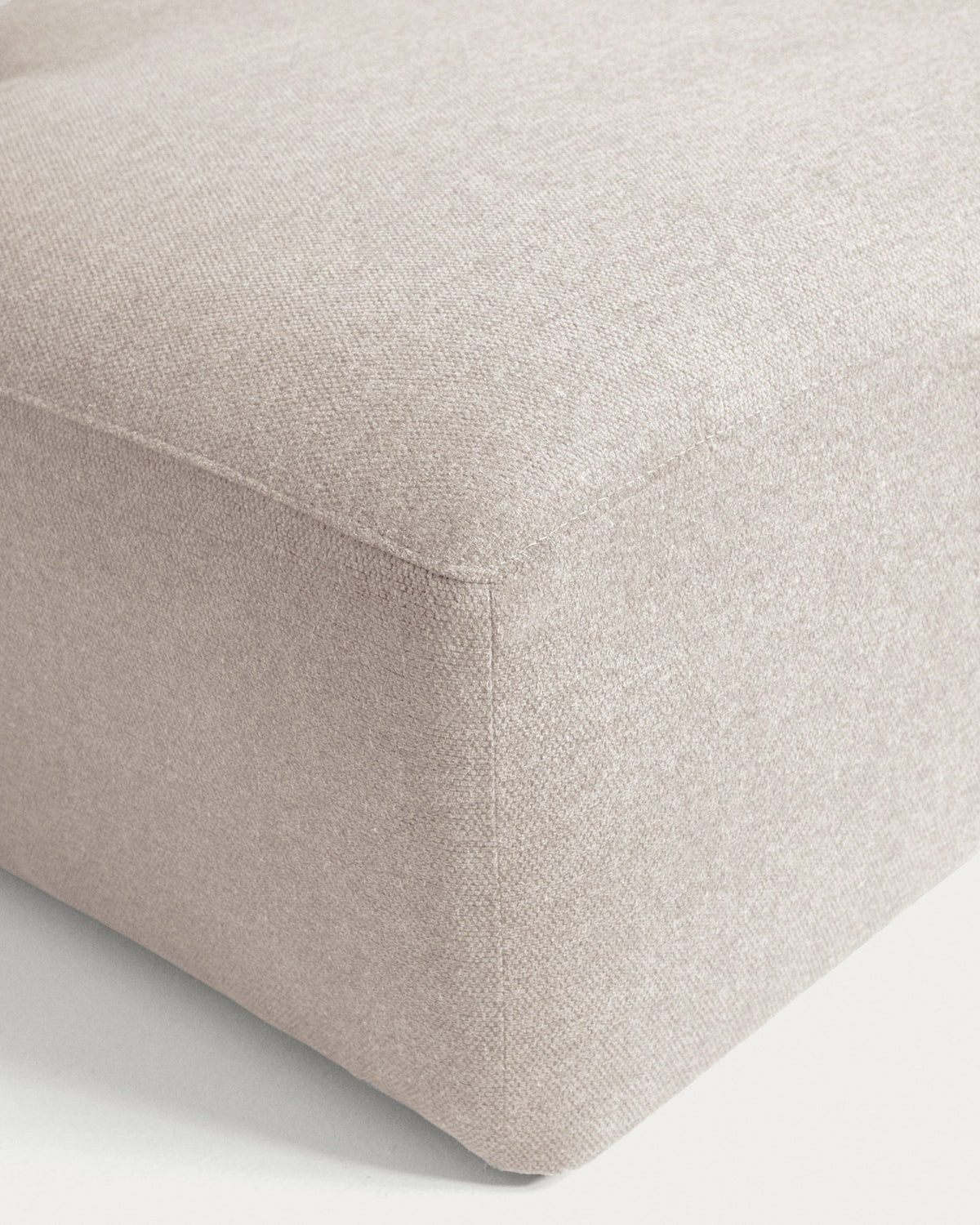 3-Sitzer-Sofa Blok mit beiger Chenille und Chaiselongue links 300 cm FSC Mix Credit in Beige präsentiert im Onlineshop von KAQTU Design AG. L-Sofa links ist von Kave Home