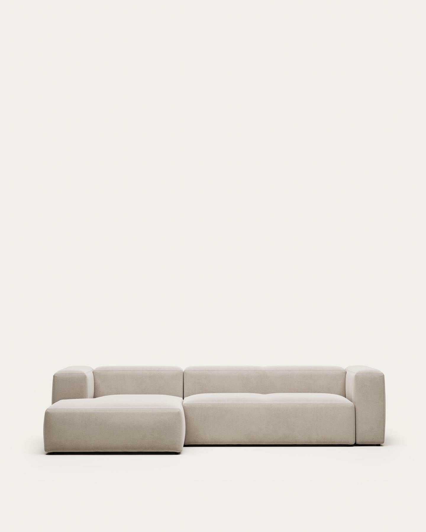 3-Sitzer-Sofa Blok mit Chaiselongue links, schwer entflammbar mit weisser Chenille, 300 cm in Grau präsentiert im Onlineshop von KAQTU Design AG. 3er Sofa ist von Kave Home