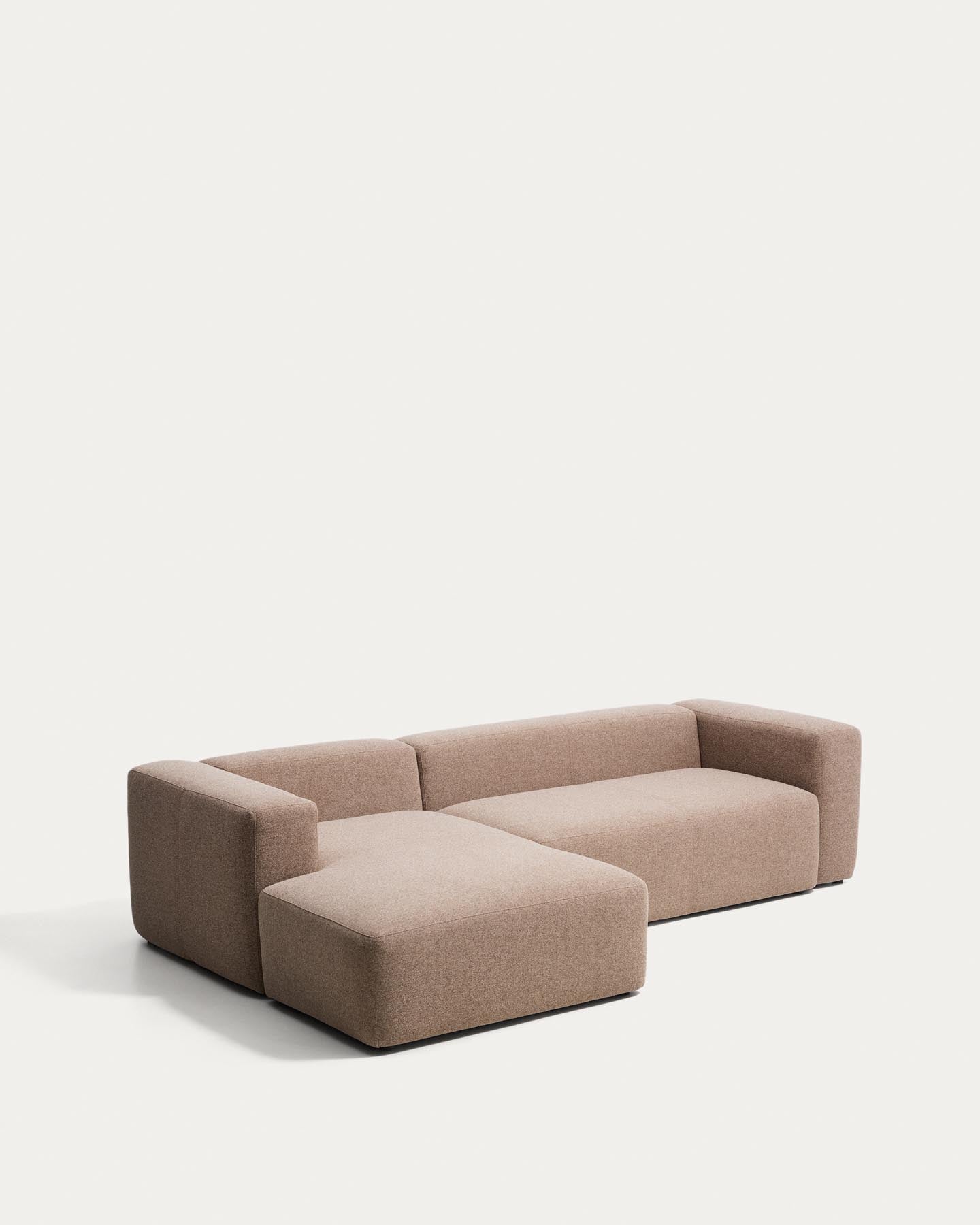 3-Sitzer-Sofa Blok mit Chaiselongue links in brauner Chenille, 300 cm, FSC Mix Credit in Taupe präsentiert im Onlineshop von KAQTU Design AG. L-Sofa links ist von Kave Home