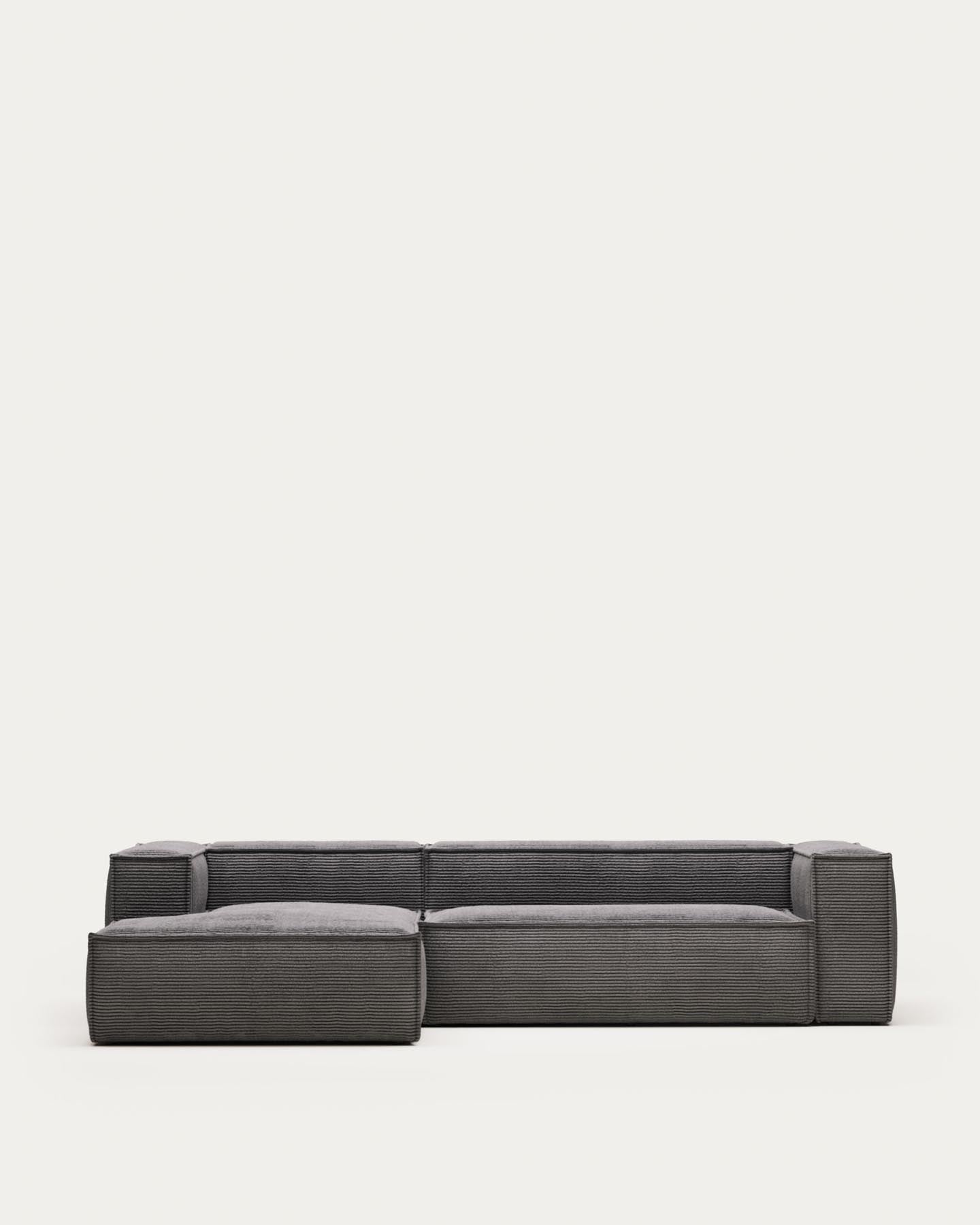3-Sitzer-Sofa Blok mit Chaiselongue links, schwer entflammbar mit dickem, grauem Cord, 300 cm in Grau präsentiert im Onlineshop von KAQTU Design AG. 3er Sofa ist von Kave Home