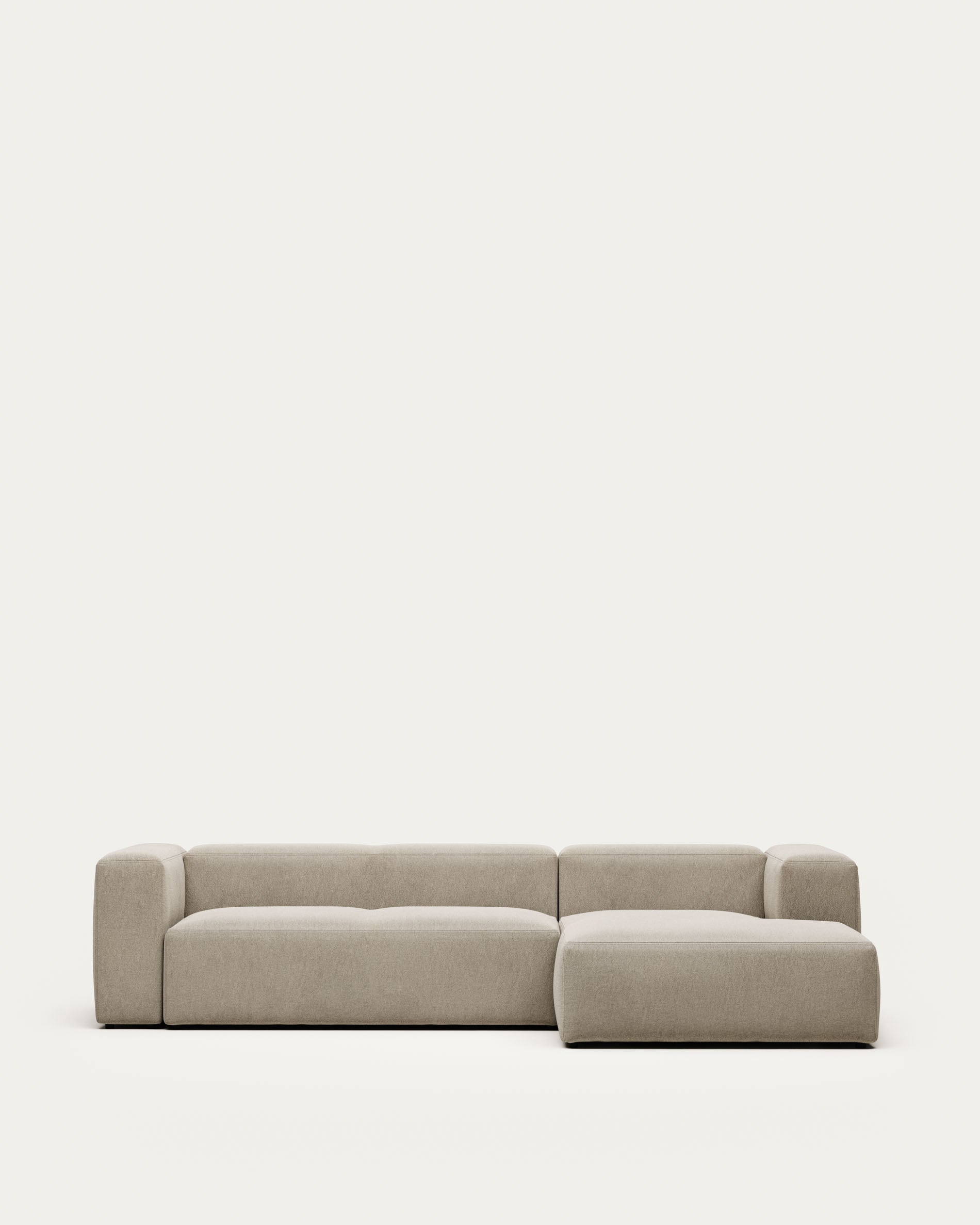 3-Sitzer-Sofa Blok mit Chaiselongue rechts, schwer entflammbar mit beiger Chenille, 300 cm in Beige präsentiert im Onlineshop von KAQTU Design AG. 3er Sofa ist von Kave Home