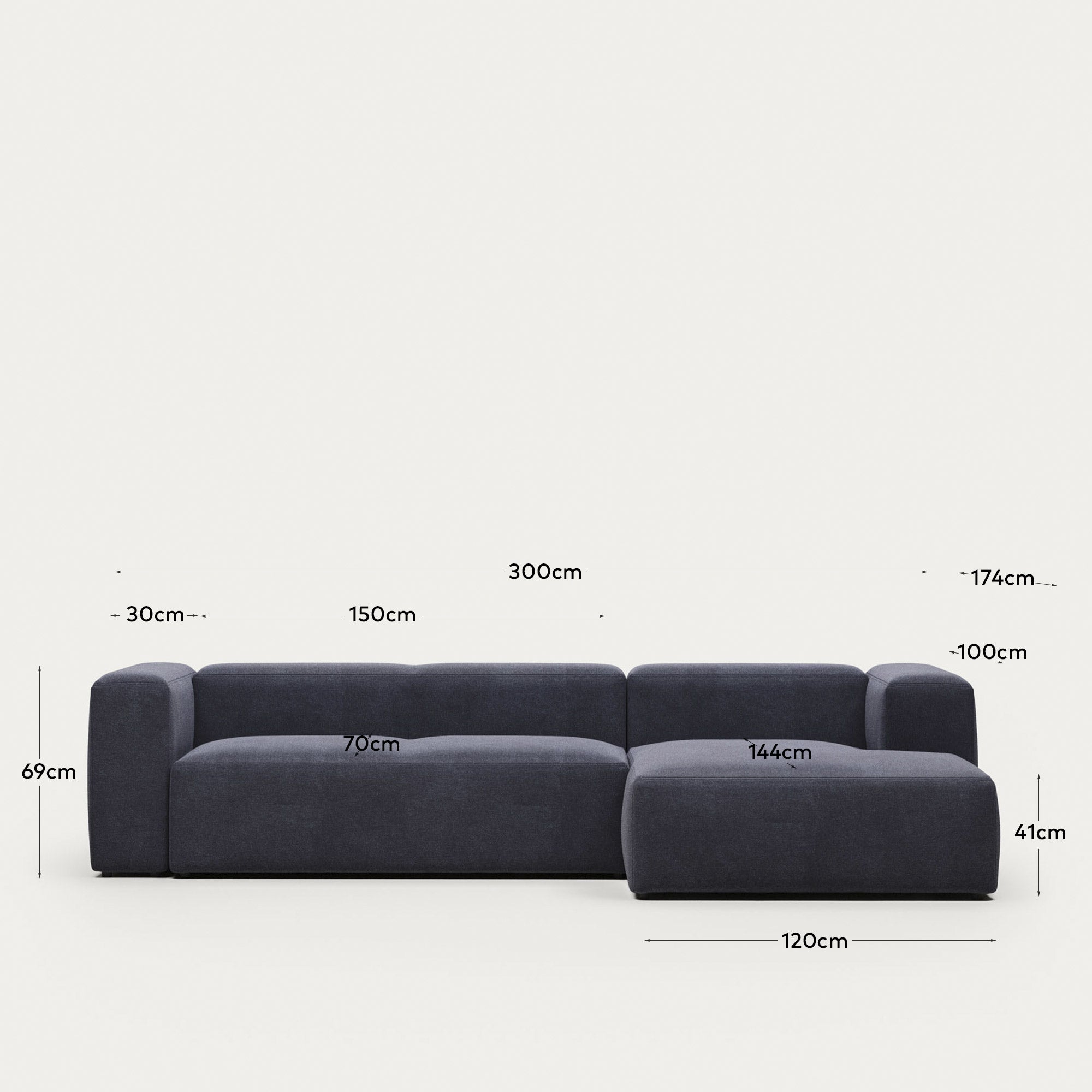 3-Sitzer-Sofa Blok mit Chaiselongue rechts, schwer entflammbar mit blauer Chenille, 300 cm in Blau präsentiert im Onlineshop von KAQTU Design AG. 3er Sofa ist von Kave Home