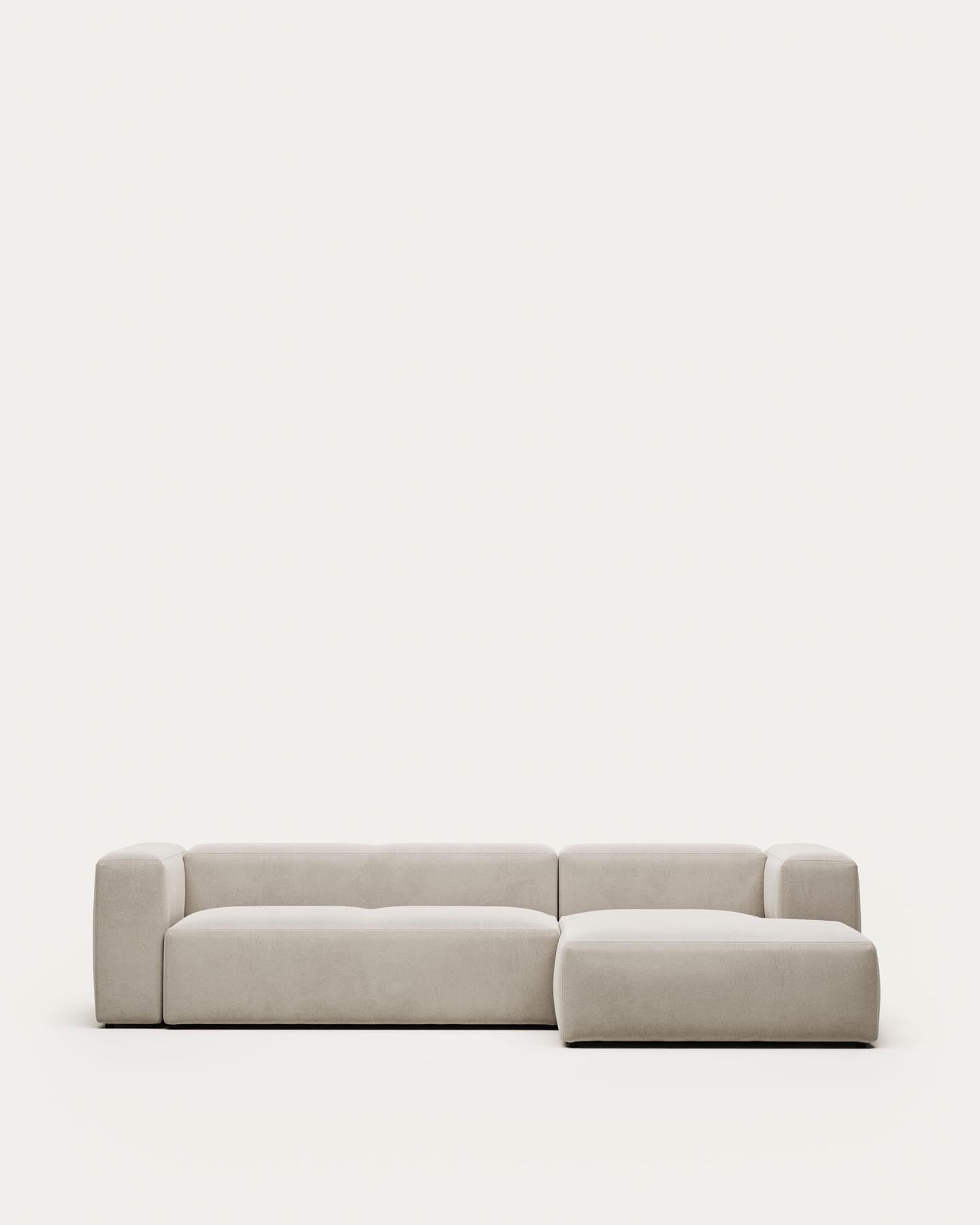 3-Sitzer-Sofa Blok mit Chaiselongue rechts, schwer entflammbar mit weisser Chenille, 300 cm in Grau präsentiert im Onlineshop von KAQTU Design AG. 3er Sofa ist von Kave Home