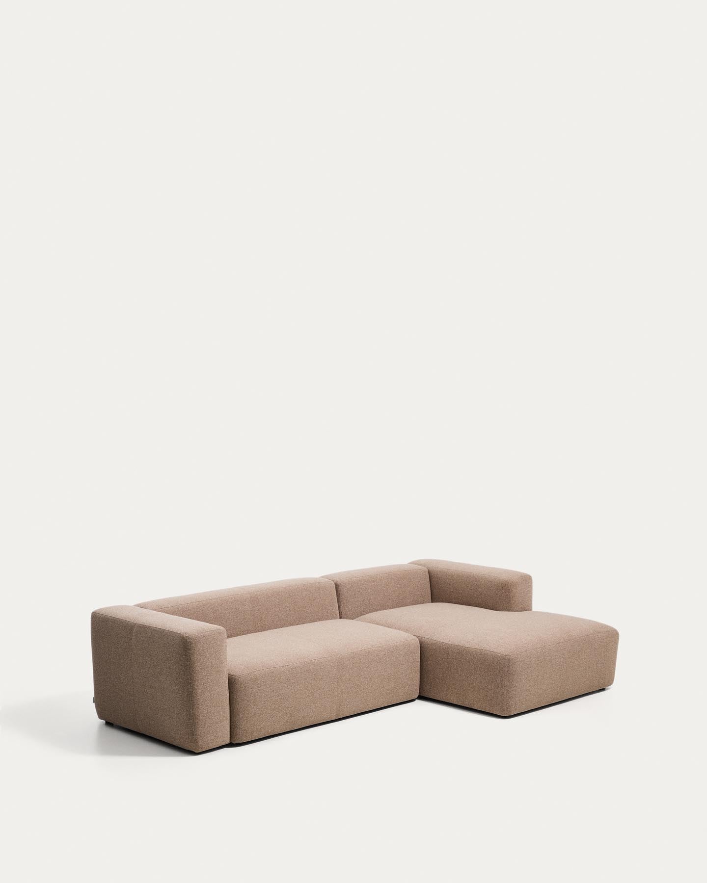 3-Sitzer-Sofa Blok mit Chaiselongue rechts in brauner Chenille, 300 cm, FSC Mix Credit in Taupe präsentiert im Onlineshop von KAQTU Design AG. L-Sofa rechts ist von Kave Home
