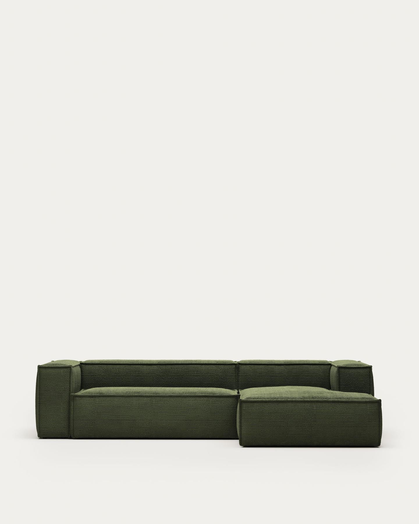3-Sitzer-Sofa Blok mit Chaiselongue rechts, schwer entflammbar mit dickem, grünen Cord, 300 cm in Grün präsentiert im Onlineshop von KAQTU Design AG. 3er Sofa ist von Kave Home
