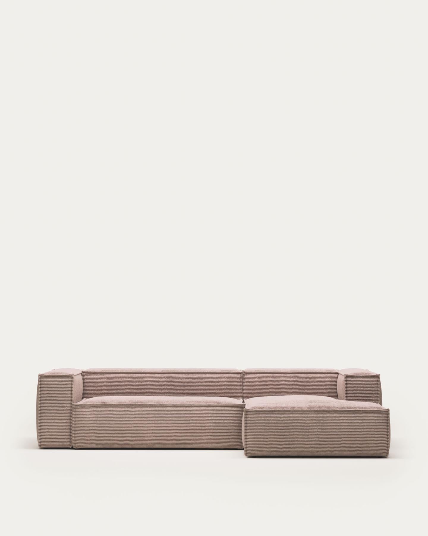 3-Sitzer-Sofa Blok mit Chaiselongue rechts, schwer entflammbar mit dickem, rosafarbenem Cord, 300 cm in Rosa präsentiert im Onlineshop von KAQTU Design AG. 3er Sofa ist von Kave Home