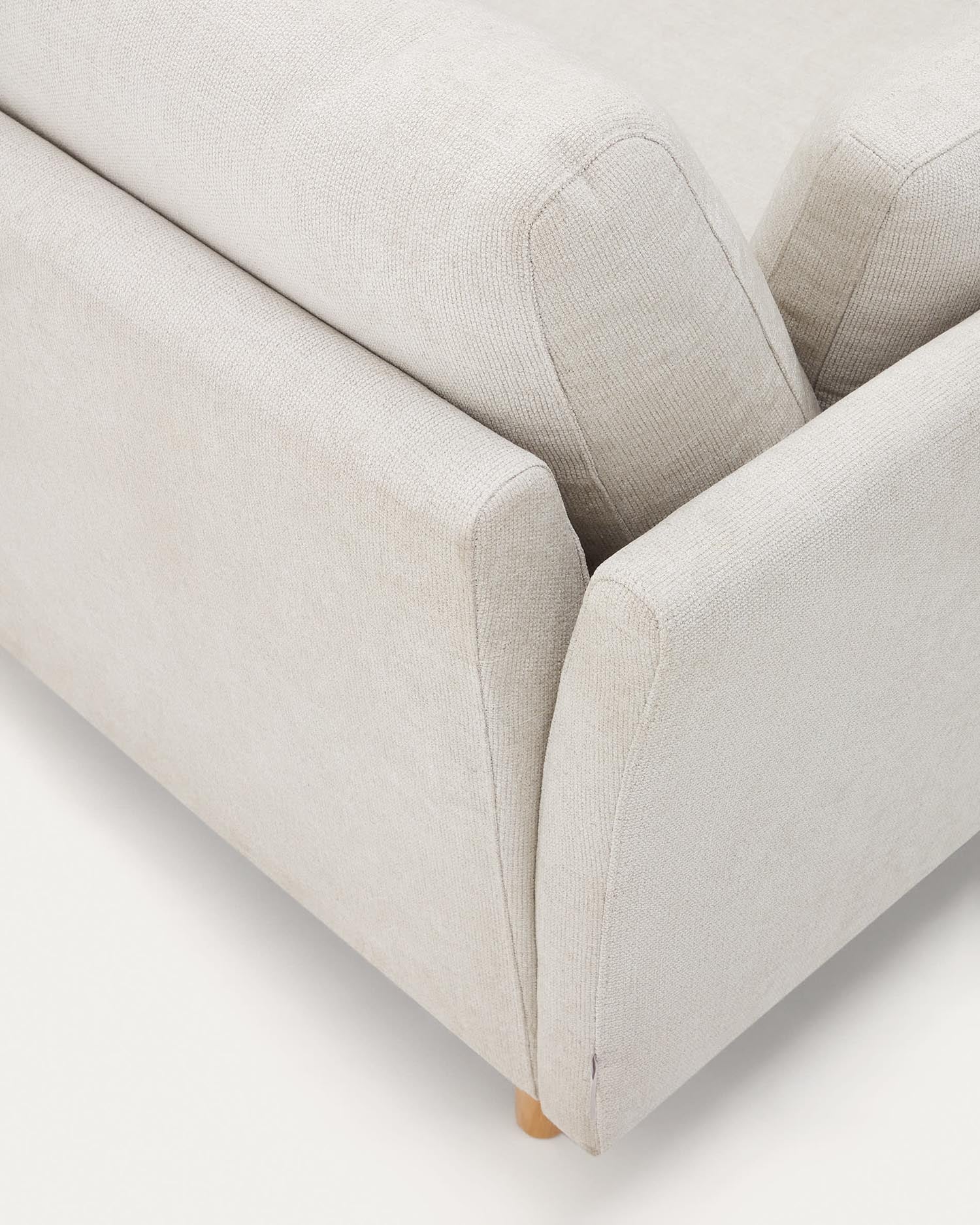 Elegantes 3-Sitzer-Sofa mit Chaiselongue, Chenille-Bezug in Perle, naturfarbene Beine, 260 cm, von Kave Home.