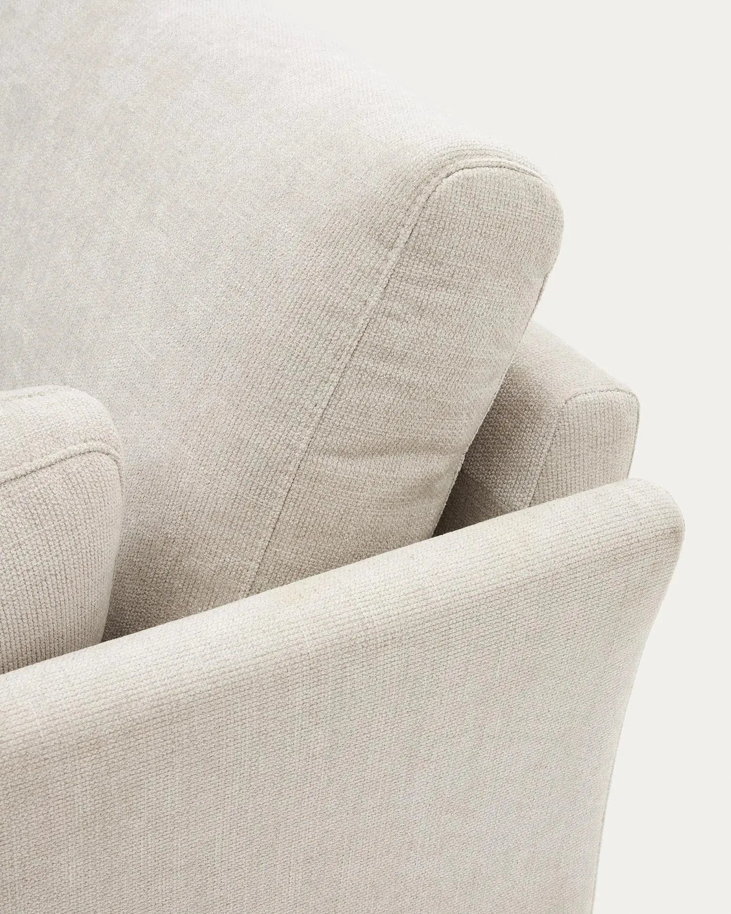 Stilvolles 3-Sitzer-Sofa mit Chaiselongue, Chenille-Stoff in Perle, naturfarbene Holzbeine, 260 cm, von Kave Home.