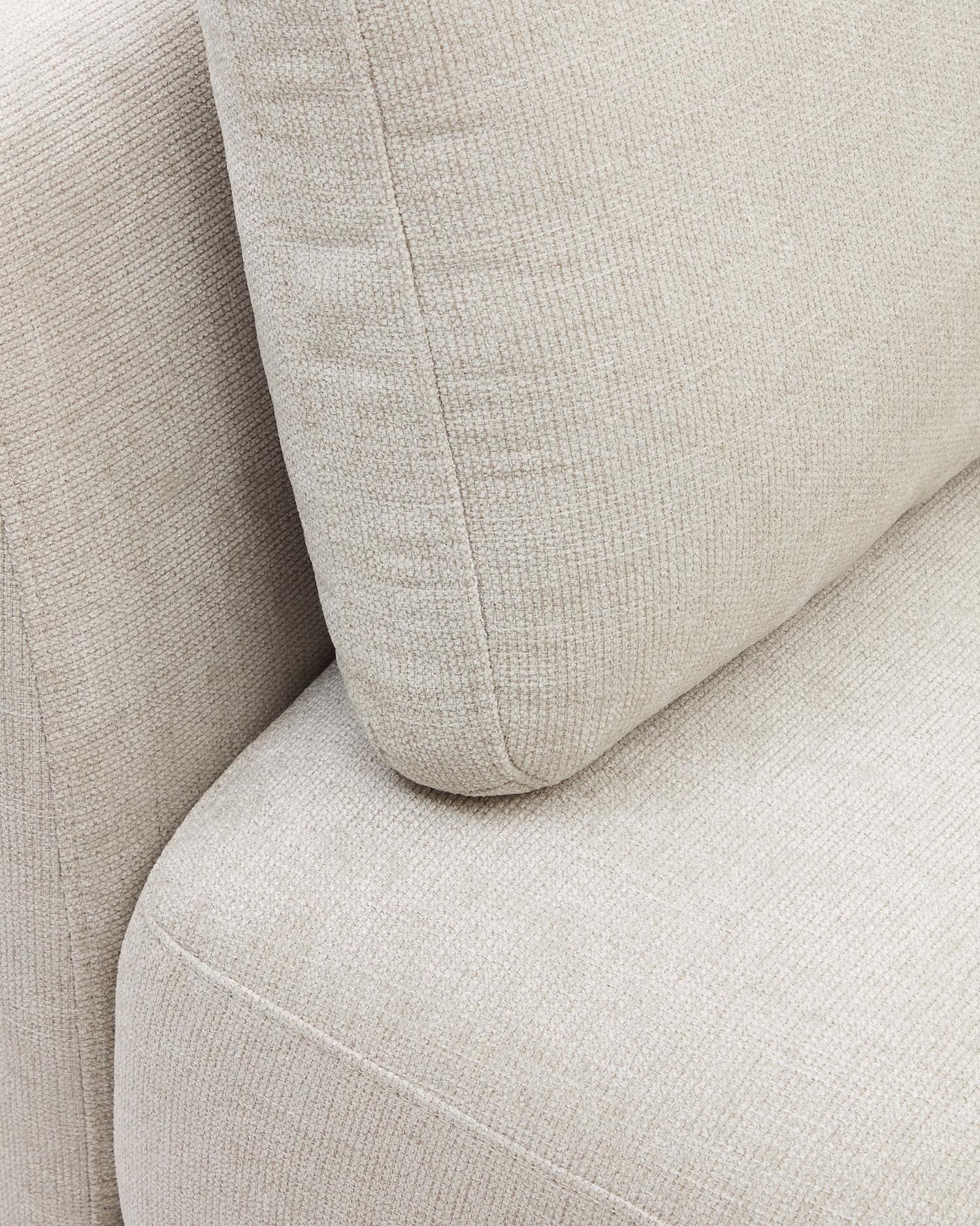 Elegantes 3-Sitzer-Sofa mit Chaiselongue, Chenille-Bezug in Perle, naturfarbene Beine, 260 cm, von Kave Home.