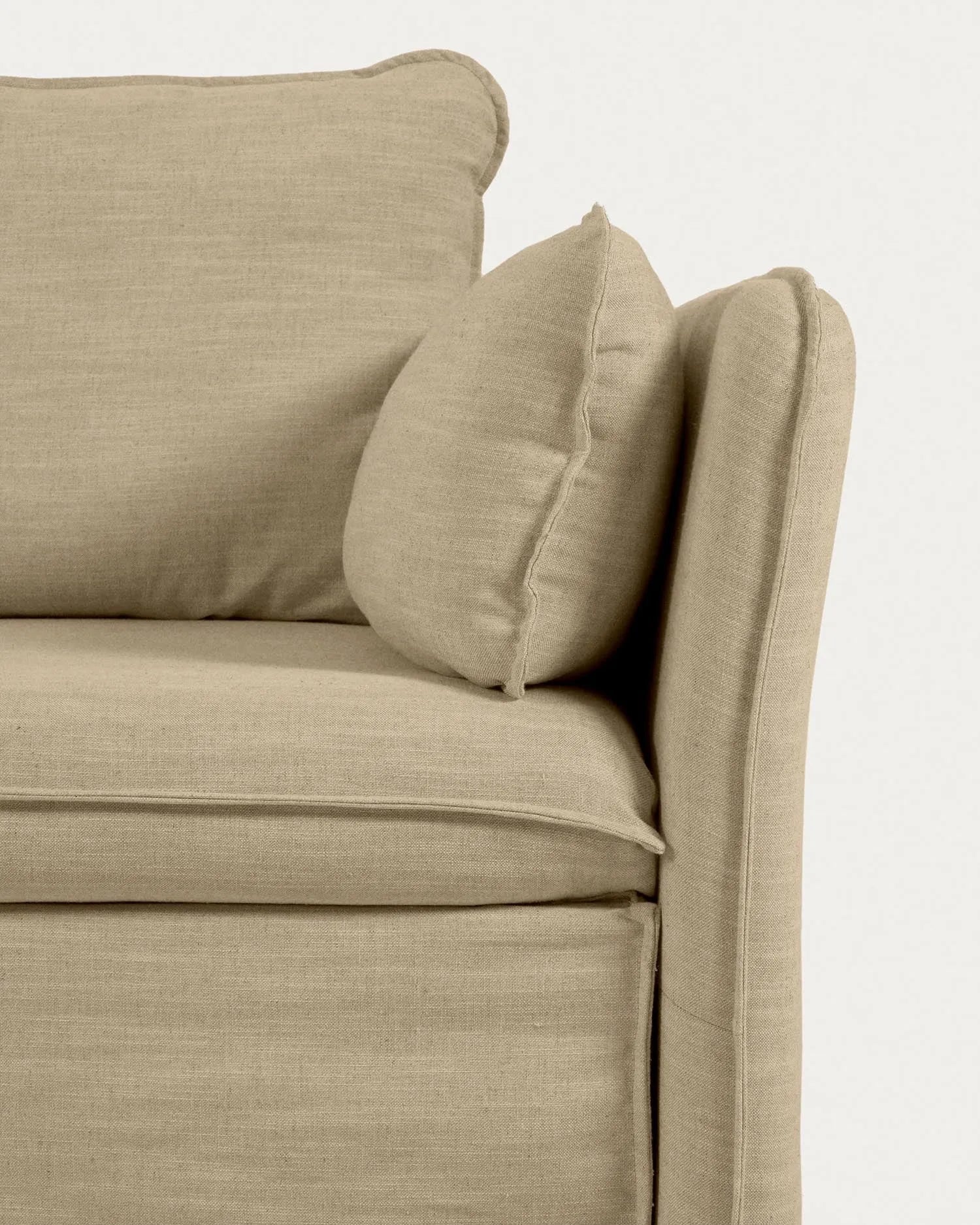 Beiges Tanit Schlafsofa, 210 cm, mit FSC-zertifizierten Buchenholzbeinen, stilvoll und nachhaltig für moderne Wohnräume.