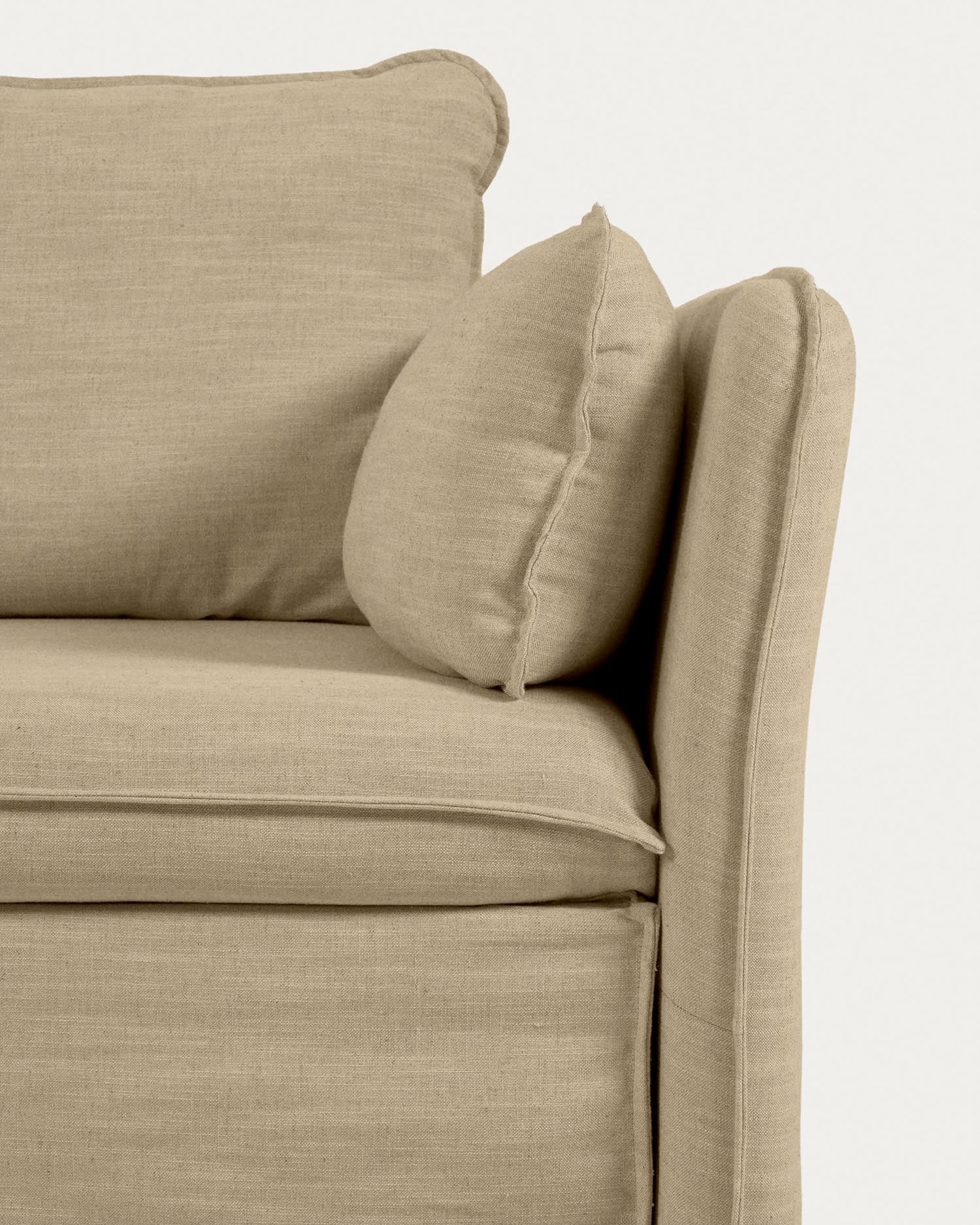 Elegantes Schlafsofa Tanit in Beige, 210 cm, mit FSC-zertifizierten Buchenholzbeinen, ideal für stilvolle Wohnräume.