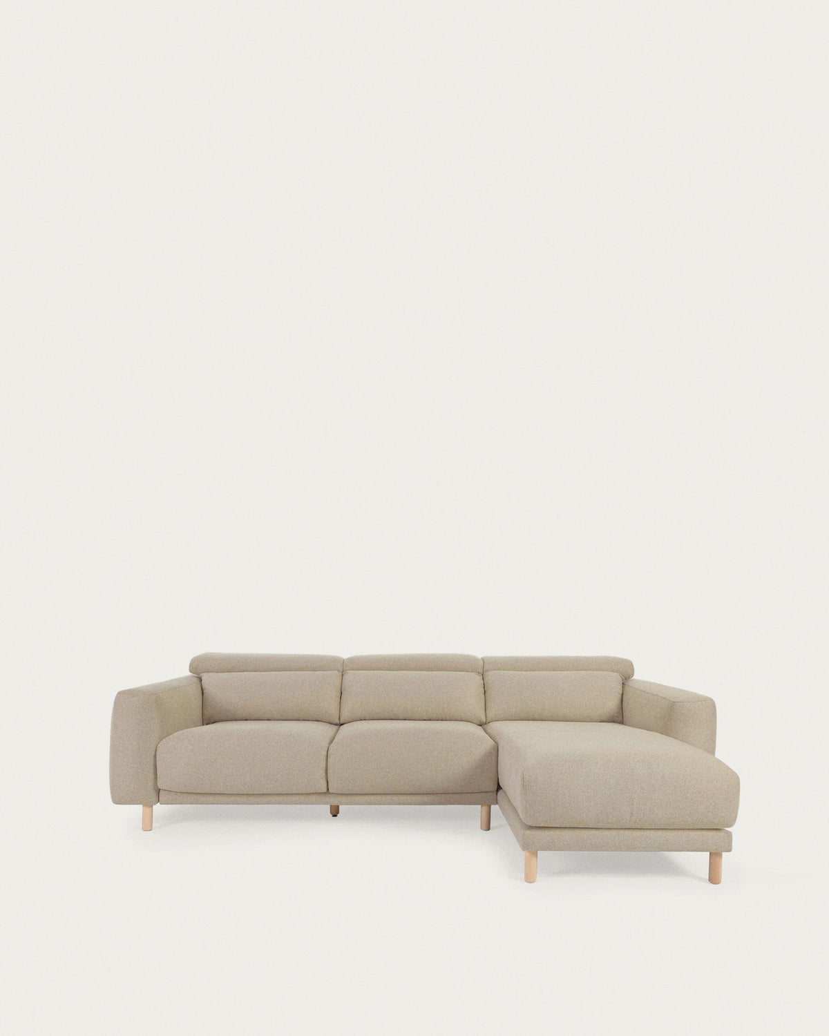 Singa 3-Sitzer Sofa mit Chaiselongue rechts, verstellbarer Kopfstütze und ausziehbarem Sitz beige 296 cm FSC Mix Credit in  präsentiert im Onlineshop von KAQTU Design AG. L-Sofa rechts ist von Kave Home