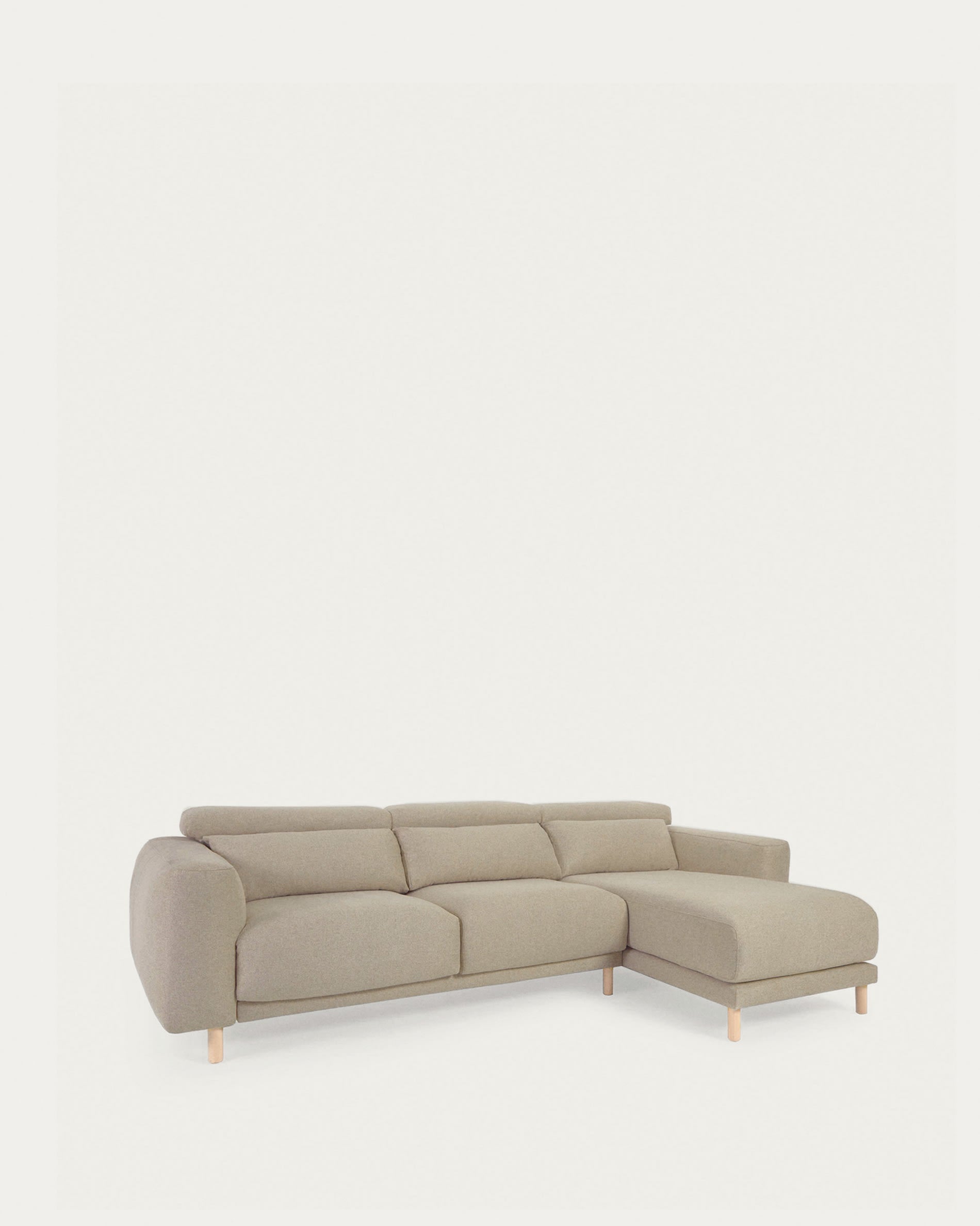 Singa Sofa: 3-Sitzer, Chaiselongue rechts, beige, 296 cm, verstellbare Kopfstütze, ausziehbarer Sitz, FSC-zertifiziert.