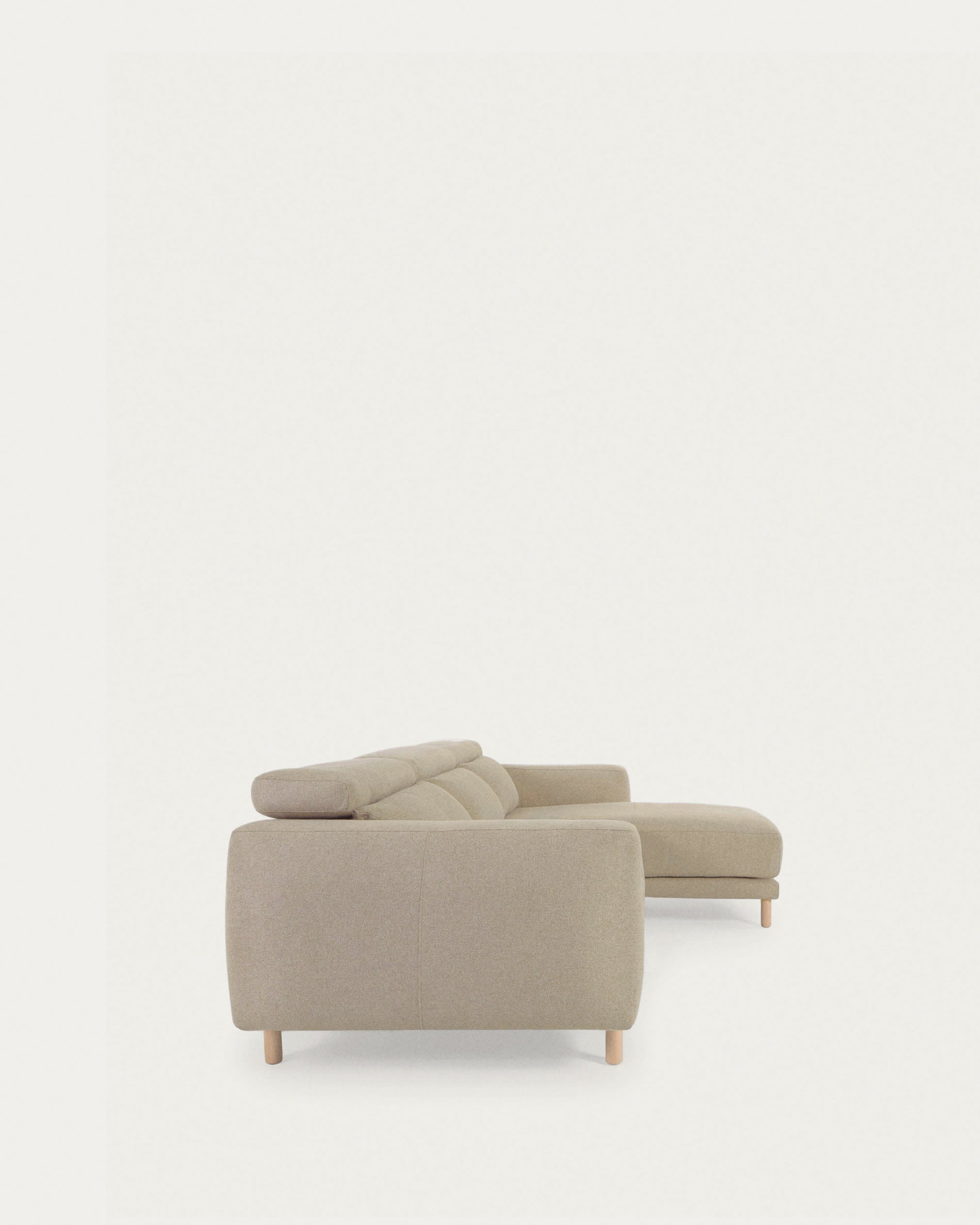 Singa 3-Sitzer Sofa mit rechter Chaiselongue, beige, 296 cm, verstellbare Kopfstütze, ausziehbarer Sitz, FSC-zertifiziert.