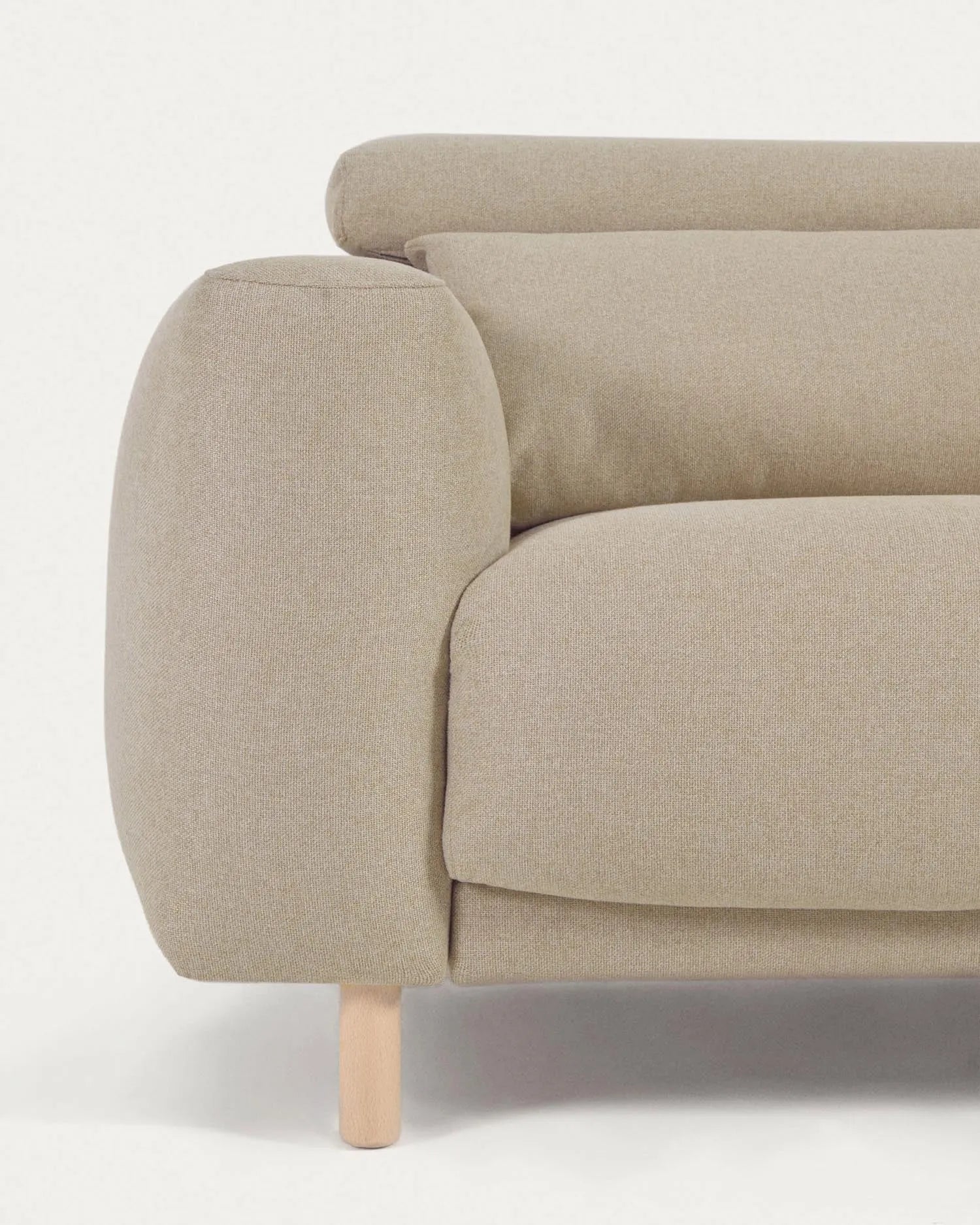 Elegantes Singa Sofa, 3-Sitzer mit rechter Chaiselongue, beige, 296 cm, verstellbare Kopfstütze, ausziehbarer Sitz, FSC-zertifiziert.