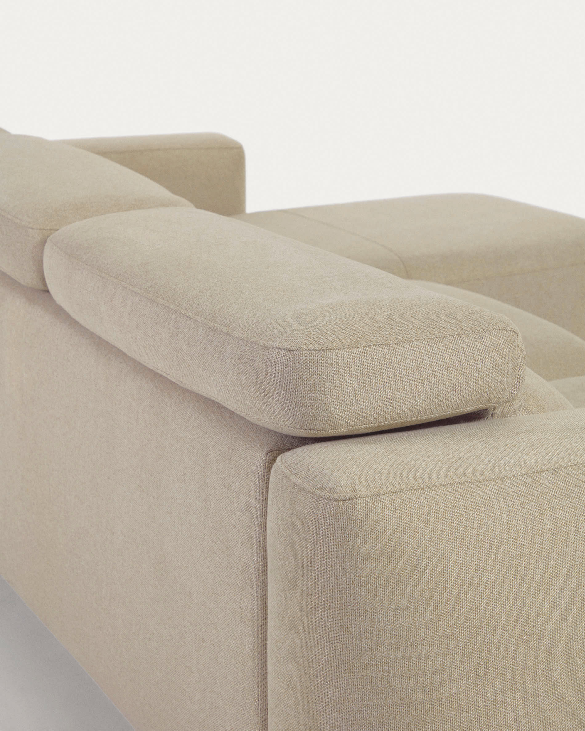 Singa 3-Sitzer Sofa mit rechter Chaiselongue, beige, 296 cm, verstellbare Kopfstütze, ausziehbarer Sitz, FSC-zertifiziert.