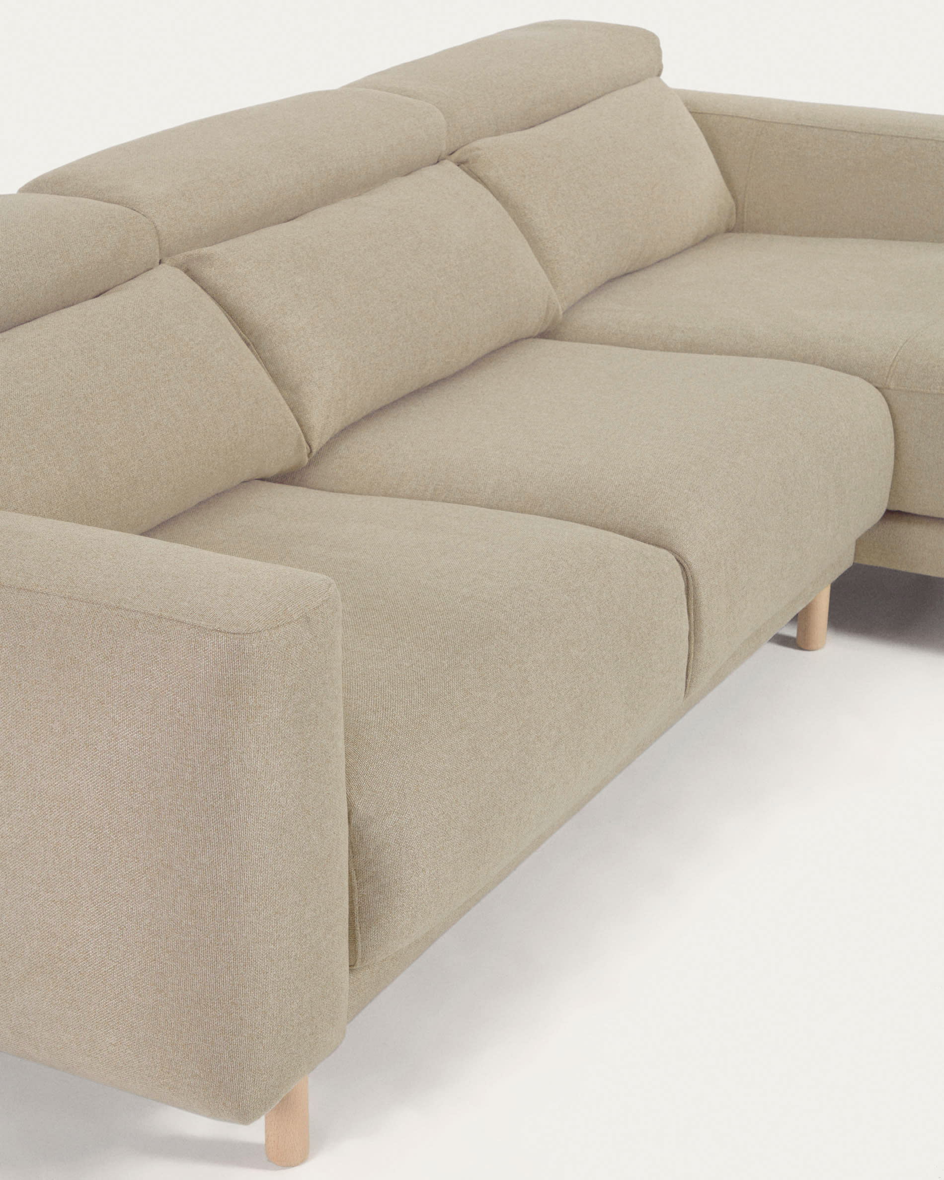 Elegantes Singa Sofa, 3-Sitzer mit rechter Chaiselongue, beige, 296 cm, verstellbare Kopfstütze, ausziehbarer Sitz, FSC-zertifiziert.