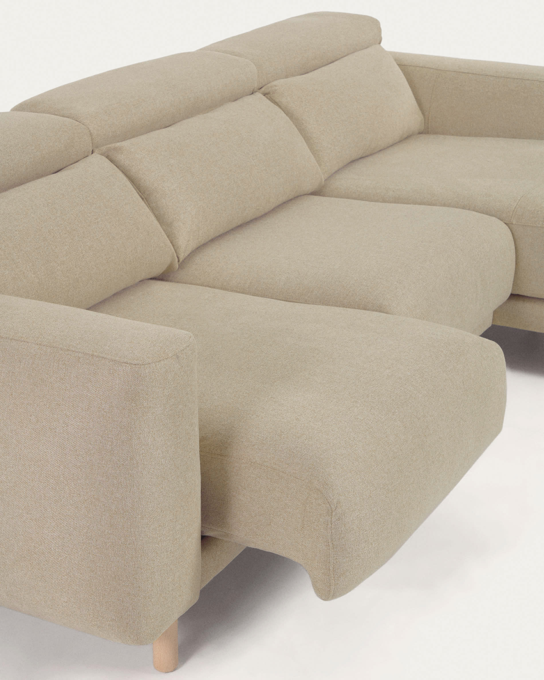 Elegantes Singa Sofa, 3-Sitzer mit rechter Chaiselongue, beige, 296 cm, verstellbare Kopfstütze, ausziehbarer Sitz, FSC-zertifiziert.