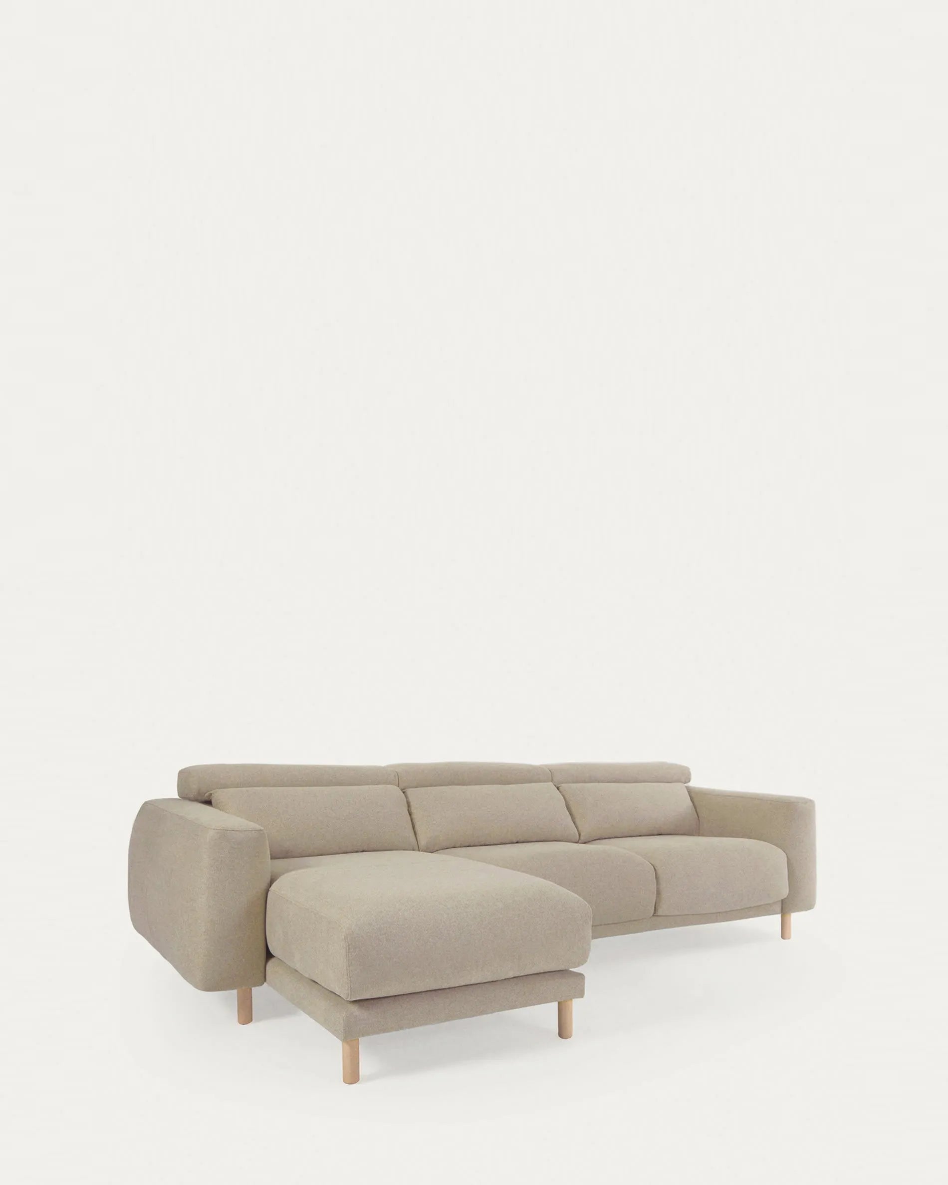 Singa Sofa, 3-Sitzer, beige, 296 cm, Chaiselongue links, verstellbare Kopfstütze, ausziehbarer Sitz, FSC Mix Credit.