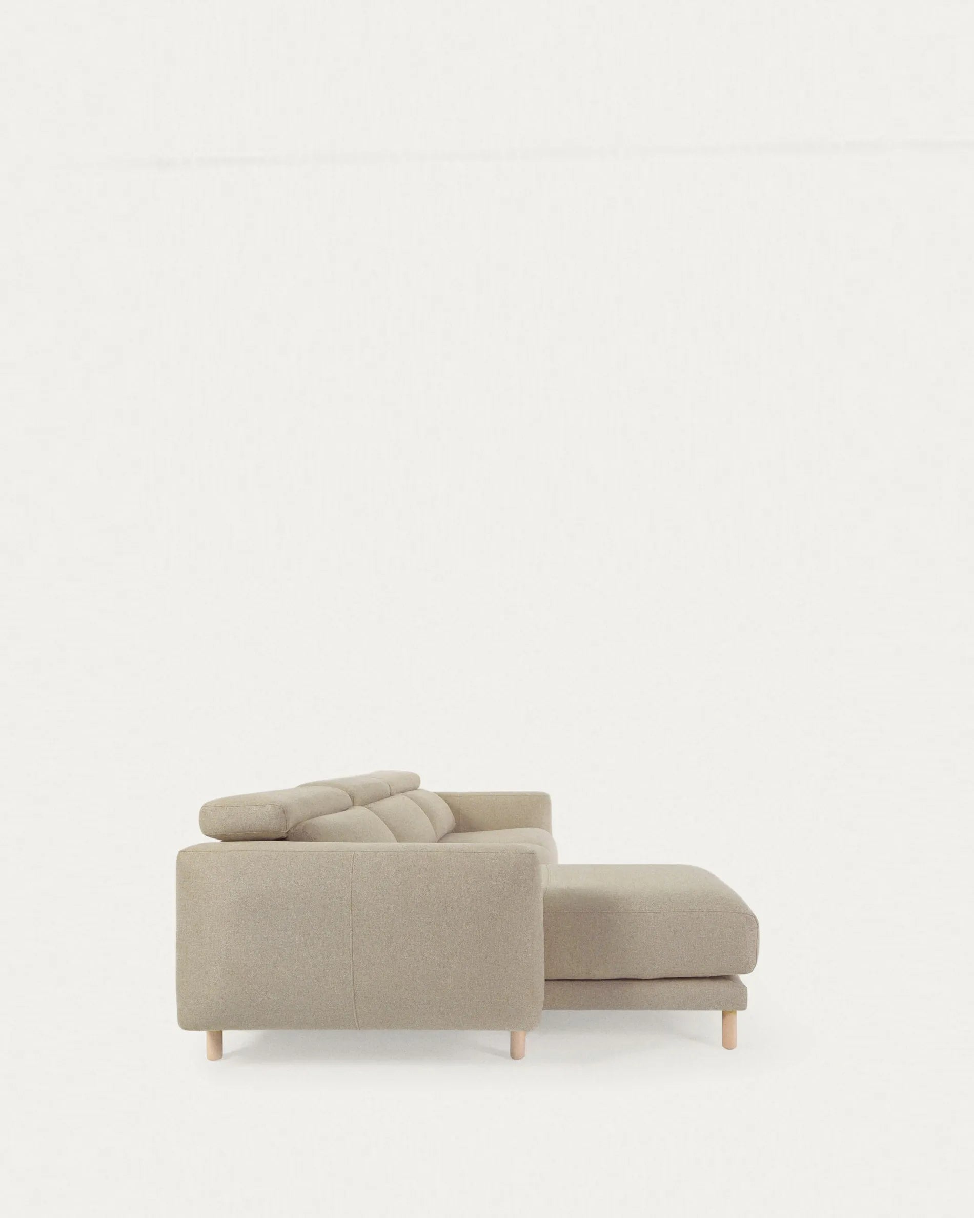 Singa Sofa, 3-Sitzer, beige, 296 cm, Chaiselongue links, verstellbare Kopfstütze, ausziehbarer Sitz, FSC Mix Credit.