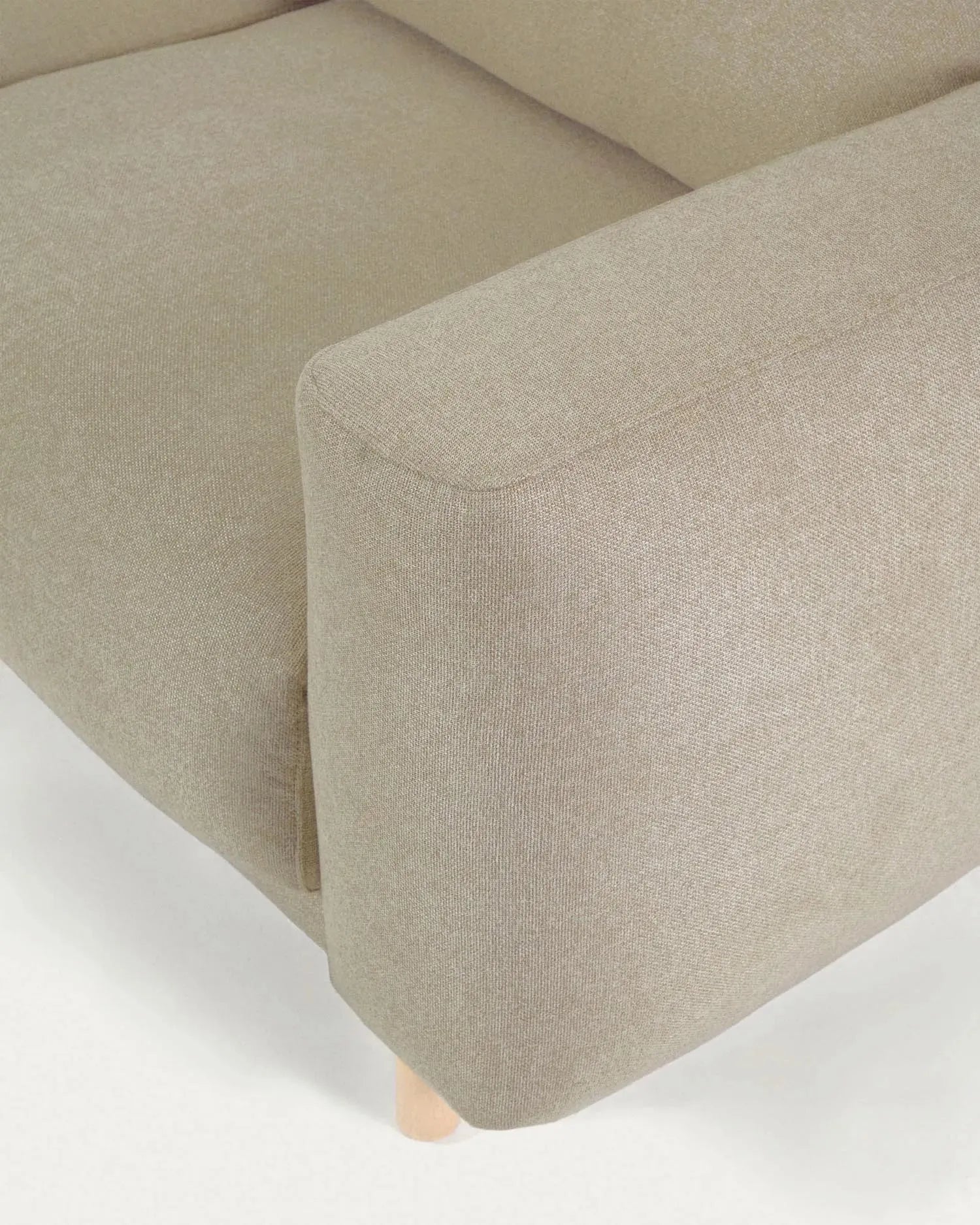 Elegantes Singa 3-Sitzer Sofa mit linker Chaiselongue, verstellbarer Kopfstütze, ausziehbarem Sitz, beige, 296 cm, FSC-zertifiziert.