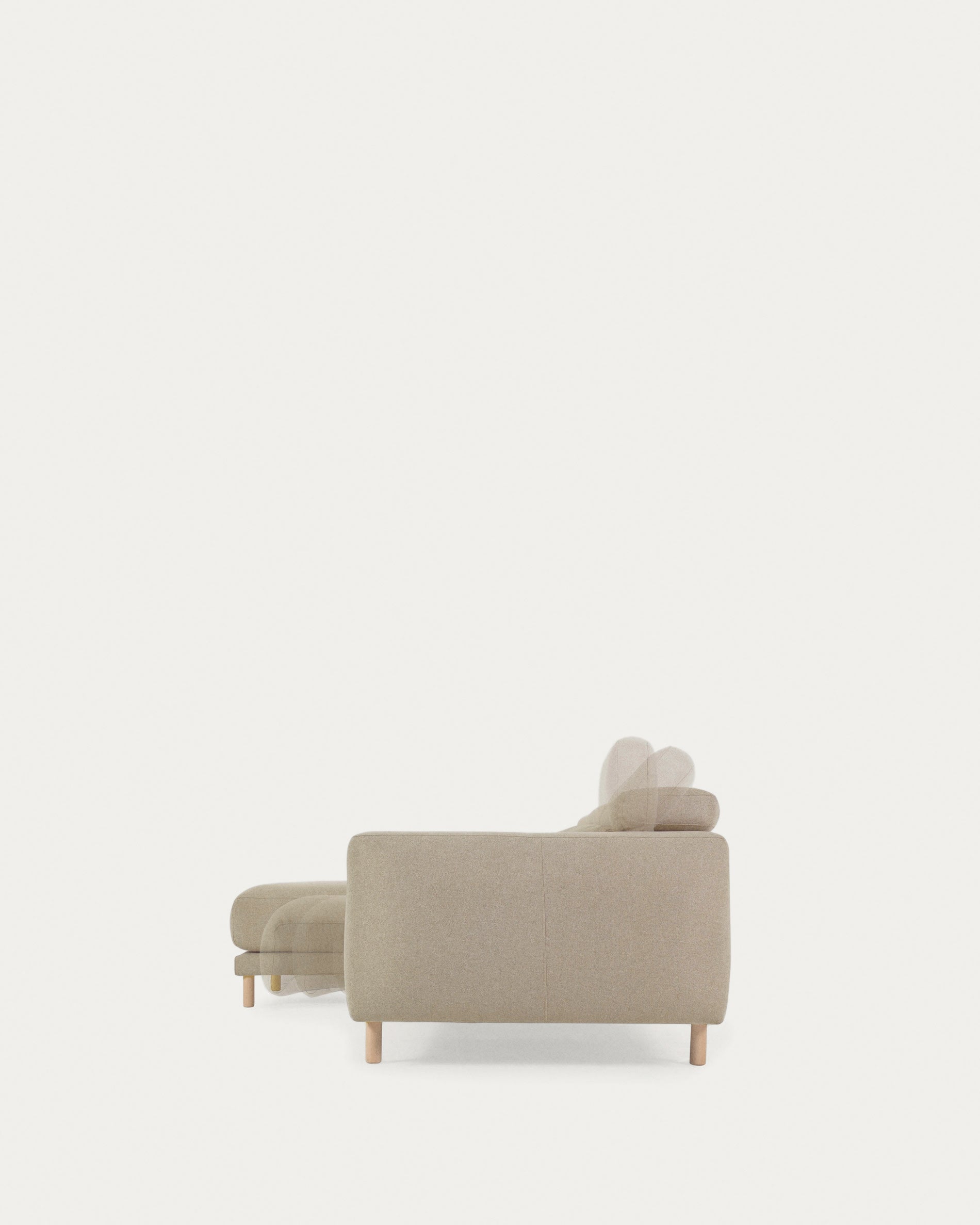 Das Singa Sofa bietet mit Chaiselongue links, verstellbarer Kopfstütze und ausziehbarem Sitz in Beige Komfort und Stil.