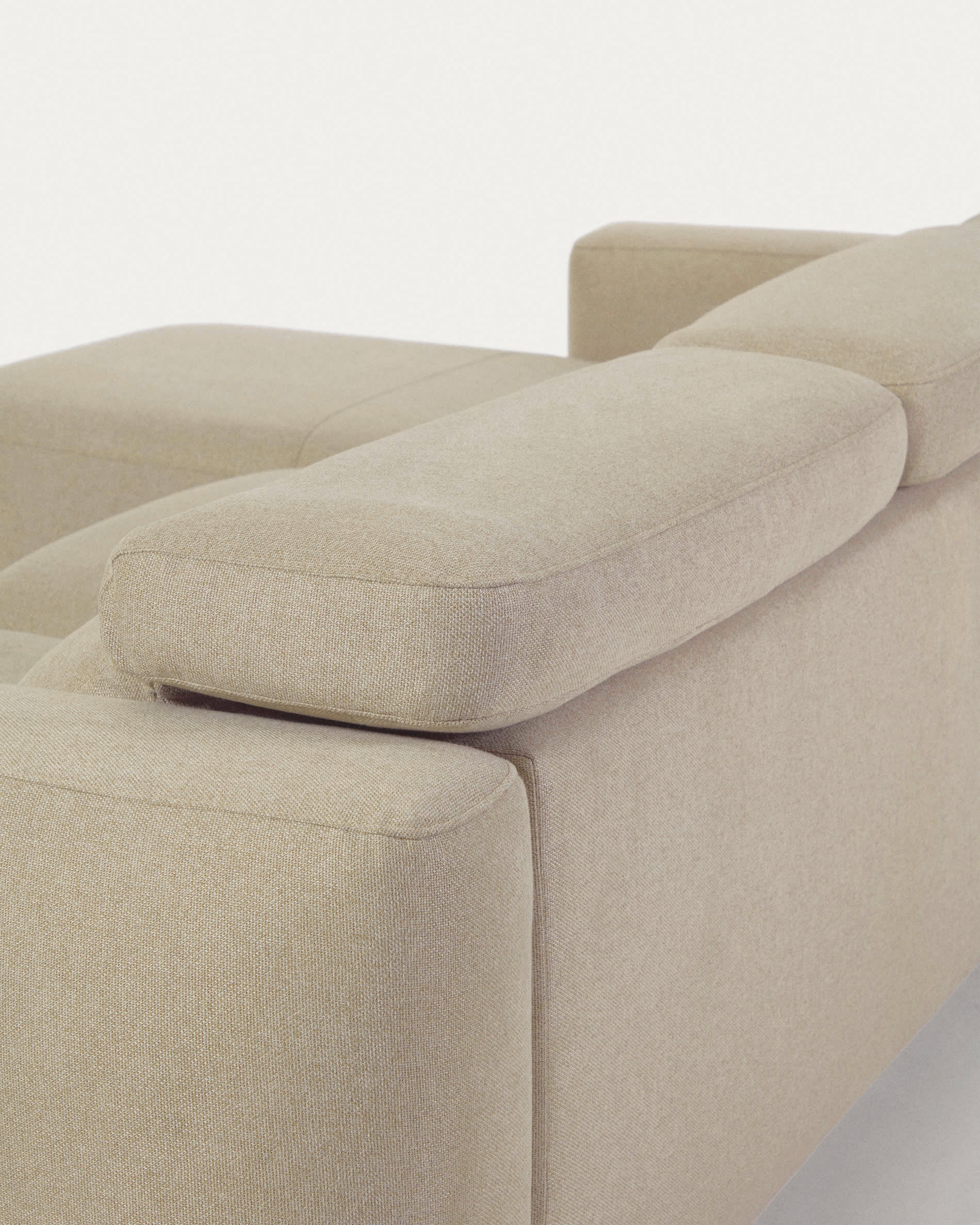 Singa Sofa, 3-Sitzer, beige, 296 cm, Chaiselongue links, verstellbare Kopfstütze, ausziehbarer Sitz, FSC Mix Credit.
