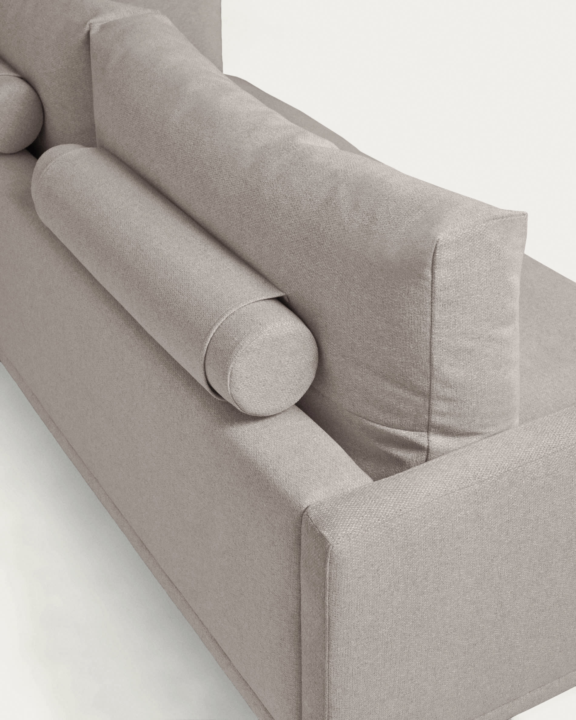 Das Galene 2-Sitzer Sofa in Beige von Kave Home kombiniert modernes Design mit Komfort auf 174 cm Breite für Ihr Wohnzimmer.