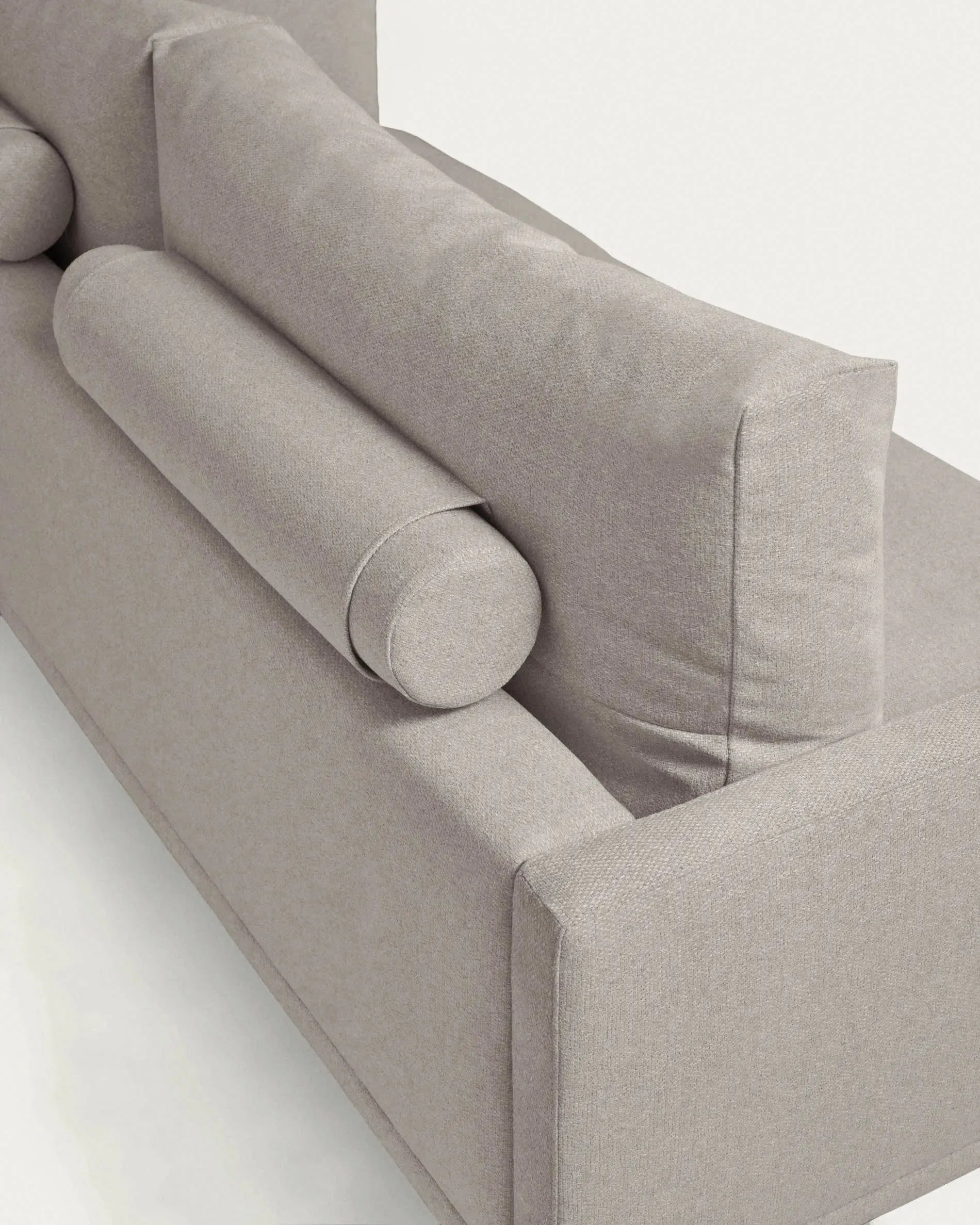 Das Galene 2-Sitzer Sofa in Beige von Kave Home kombiniert modernes Design mit Komfort auf einer Breite von 174 cm.