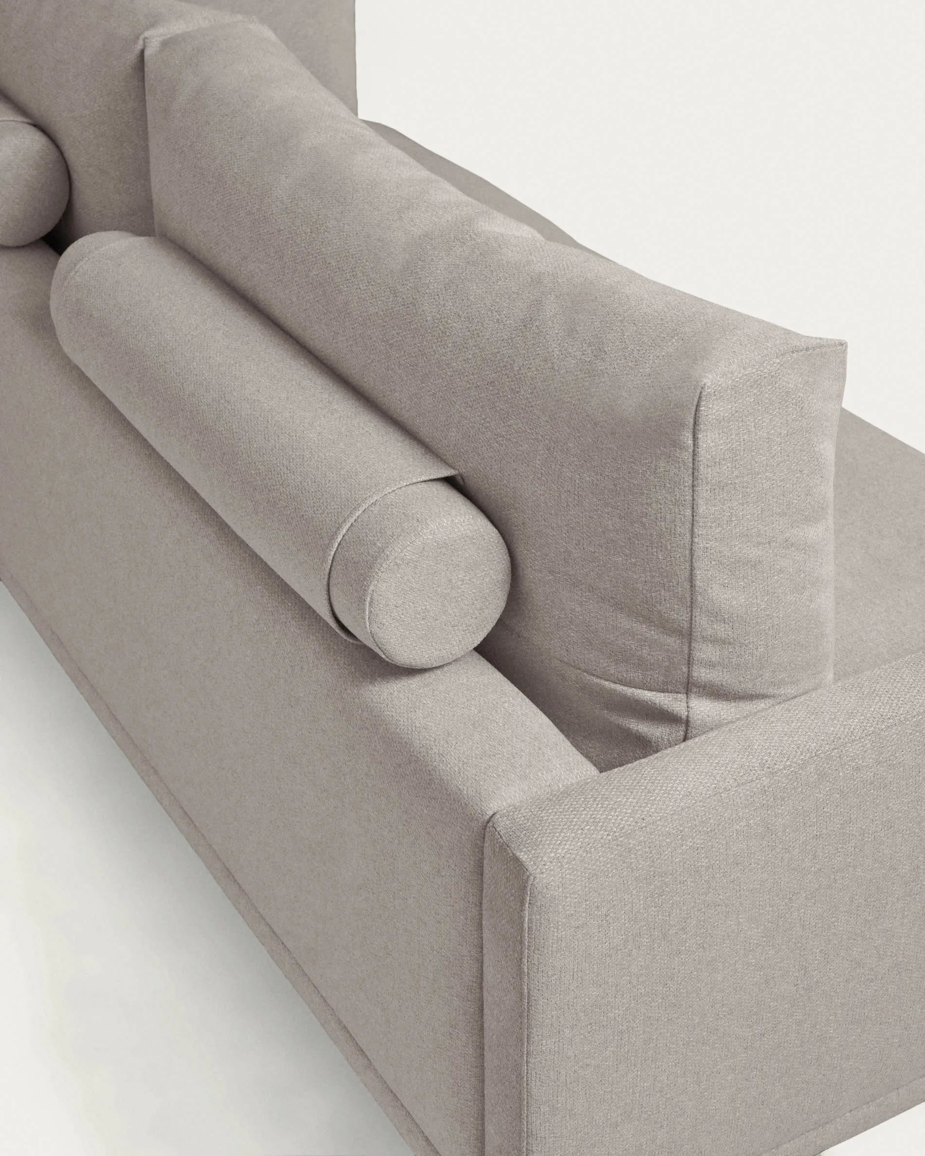 Das Galene Sofa in Beige vereint minimalistisches Design mit nachhaltiger Polsterung aus recyceltem PET.