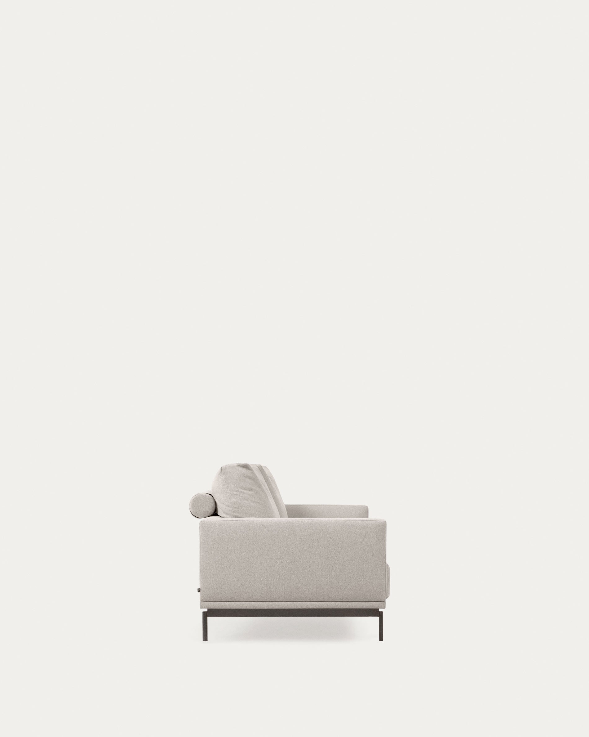 Das Galene 3-Sitzer Sofa beige (214 cm) von Kave Home bietet modernes Design und gemütlichen Komfort für Ihr Wohnzimmer.