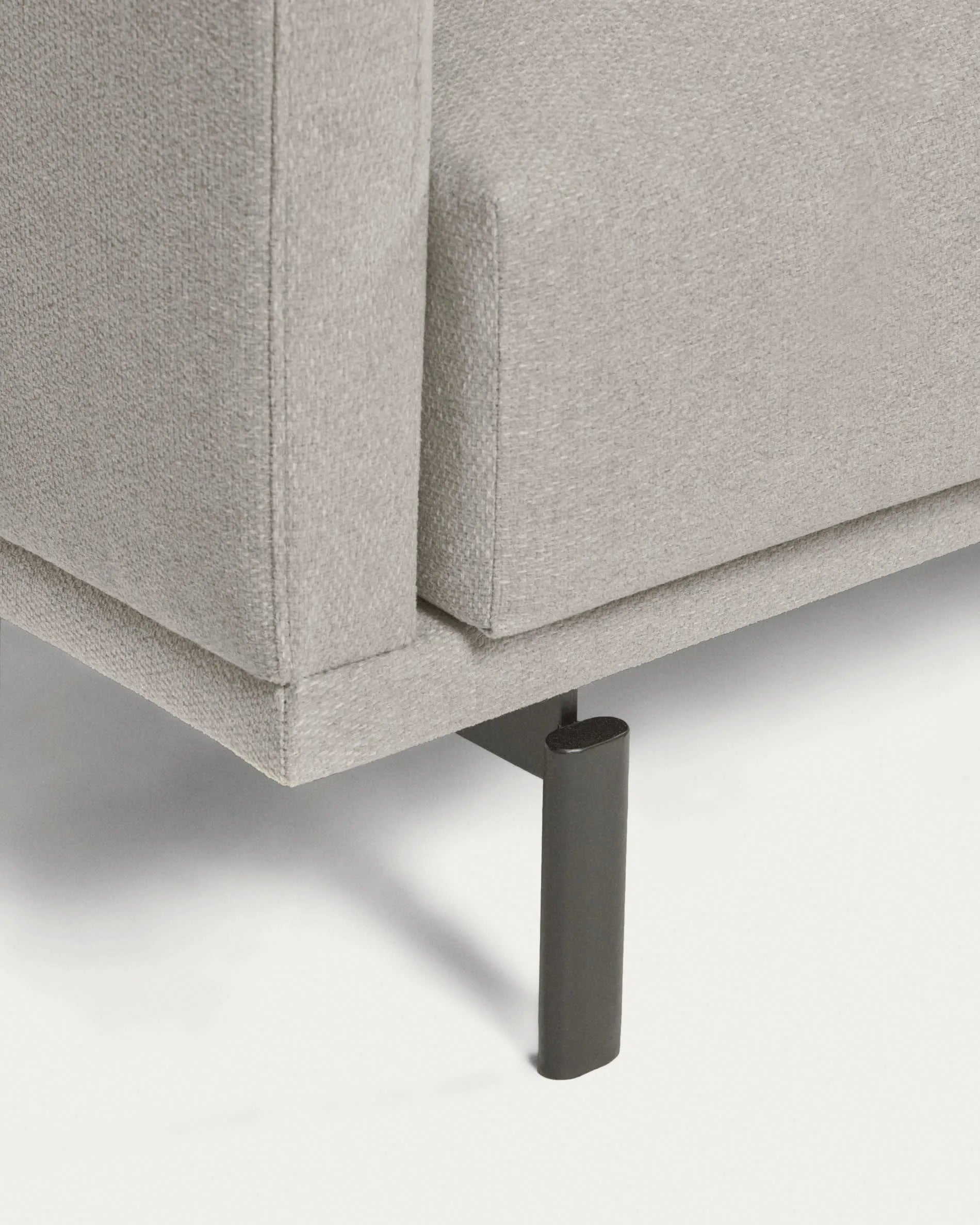 Elegantes, nachhaltiges 3-Sitzer Sofa in Beige, 214 cm breit, mit recycelter PET-Füllung für umweltbewusstes Wohnen.