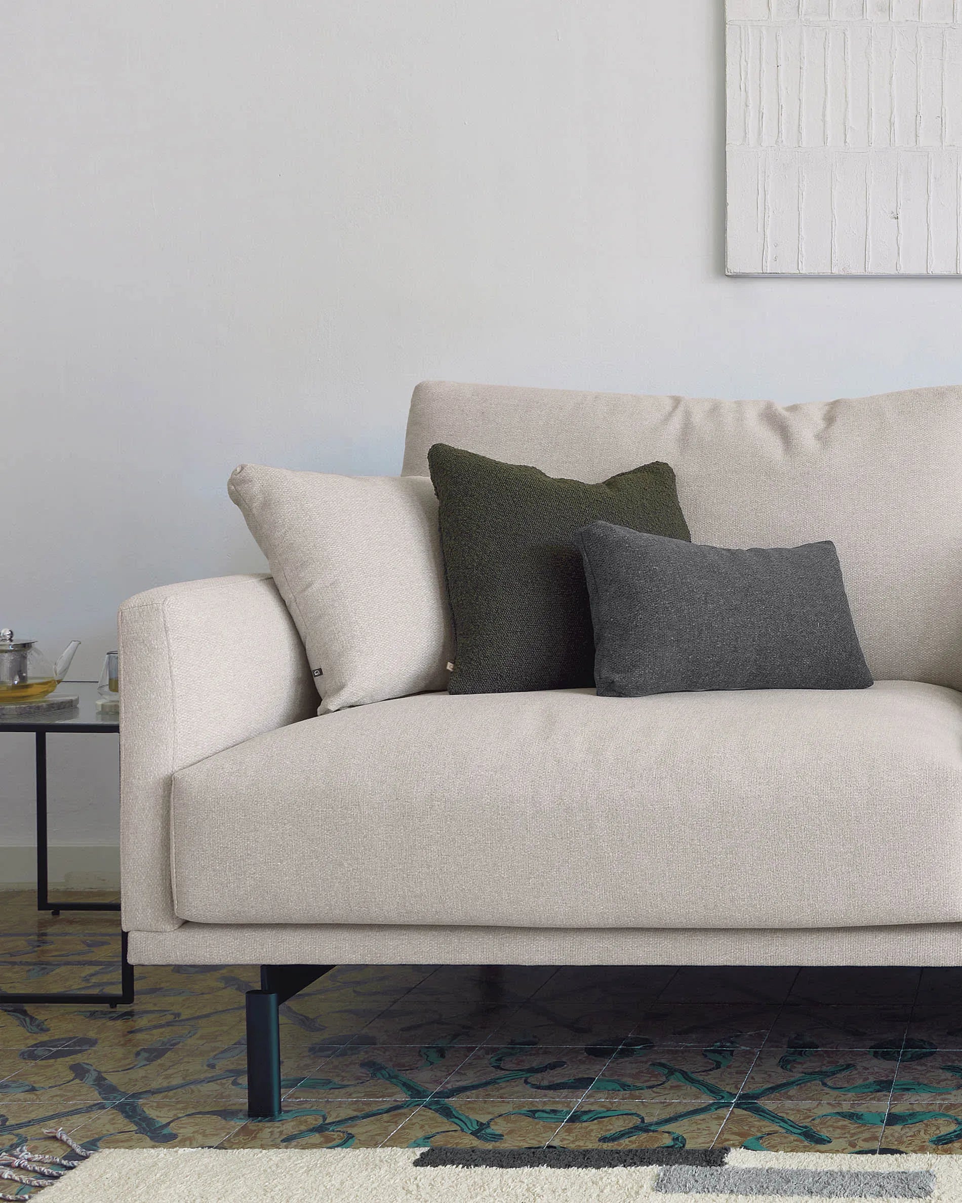 Elegantes, nachhaltiges 3-Sitzer Sofa in Beige, 214 cm breit, mit recycelter PET-Füllung für umweltbewusstes Wohnen.