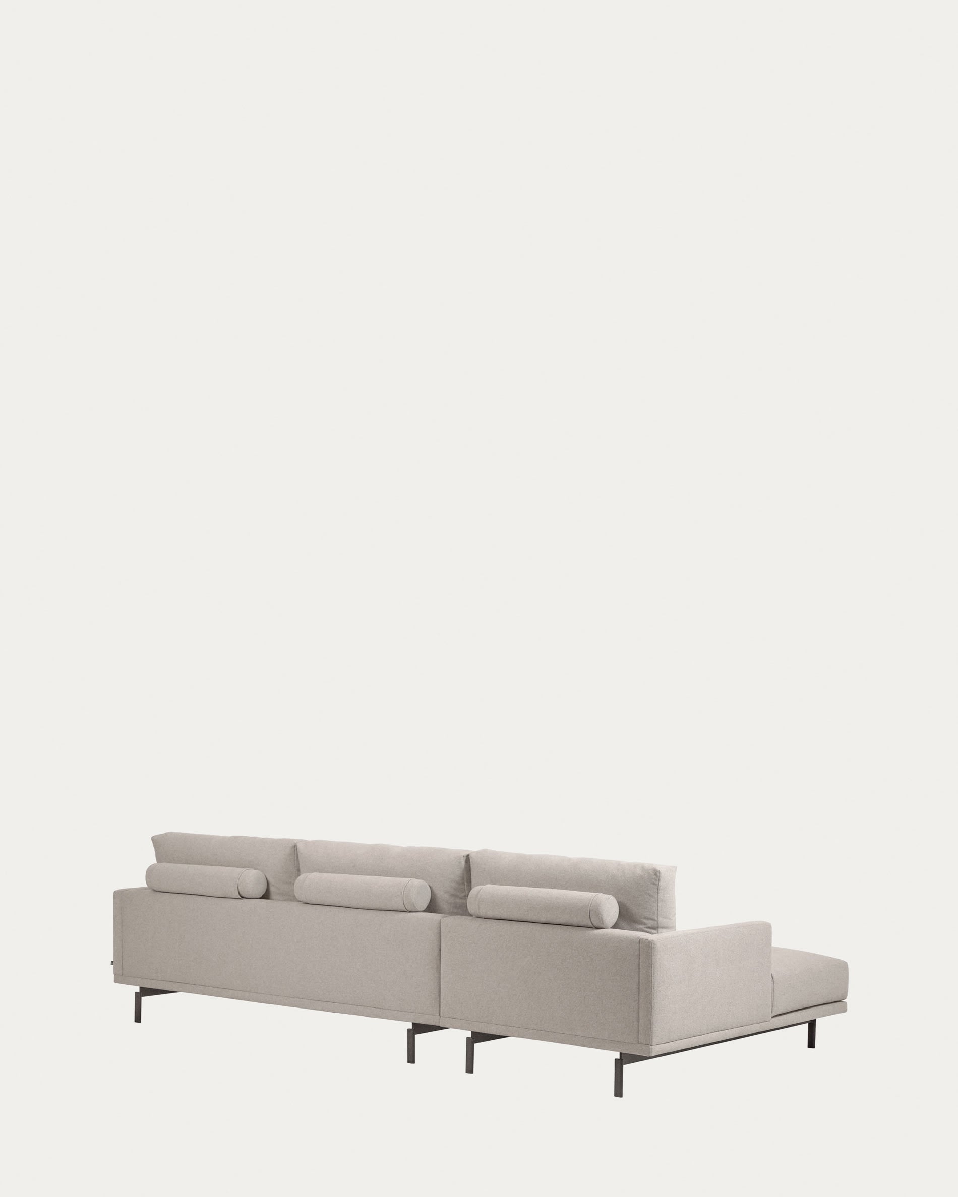 Das Galene 3-Sitzer Sofa in Beige mit linker Chaiselongue von Kave Home bietet stilvollen Komfort auf 254 cm Breite.