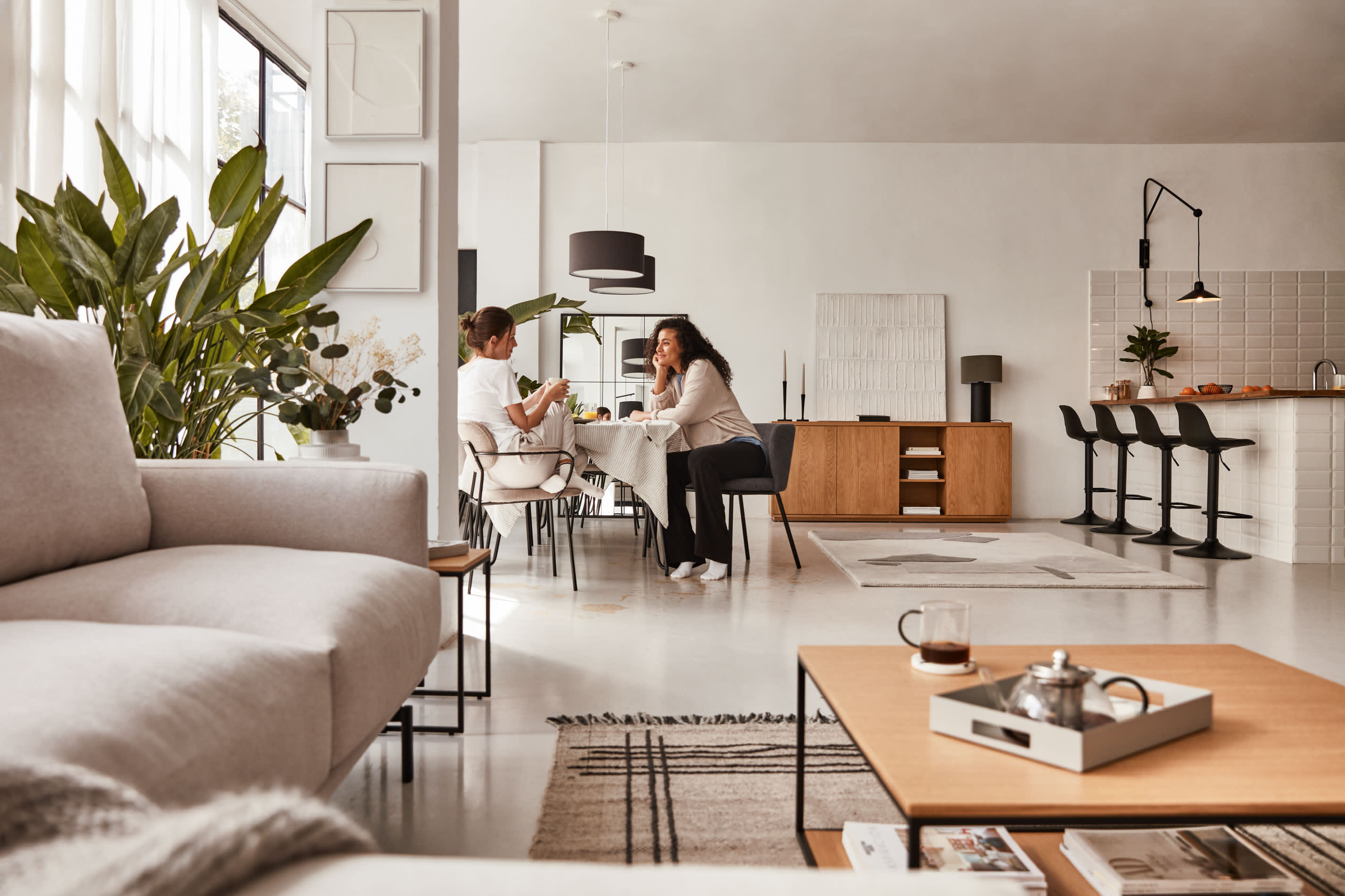 Das Galene 3-Sitzer Sofa in Beige mit linker Chaiselongue von Kave Home bietet stilvollen Komfort auf 254 cm Breite.