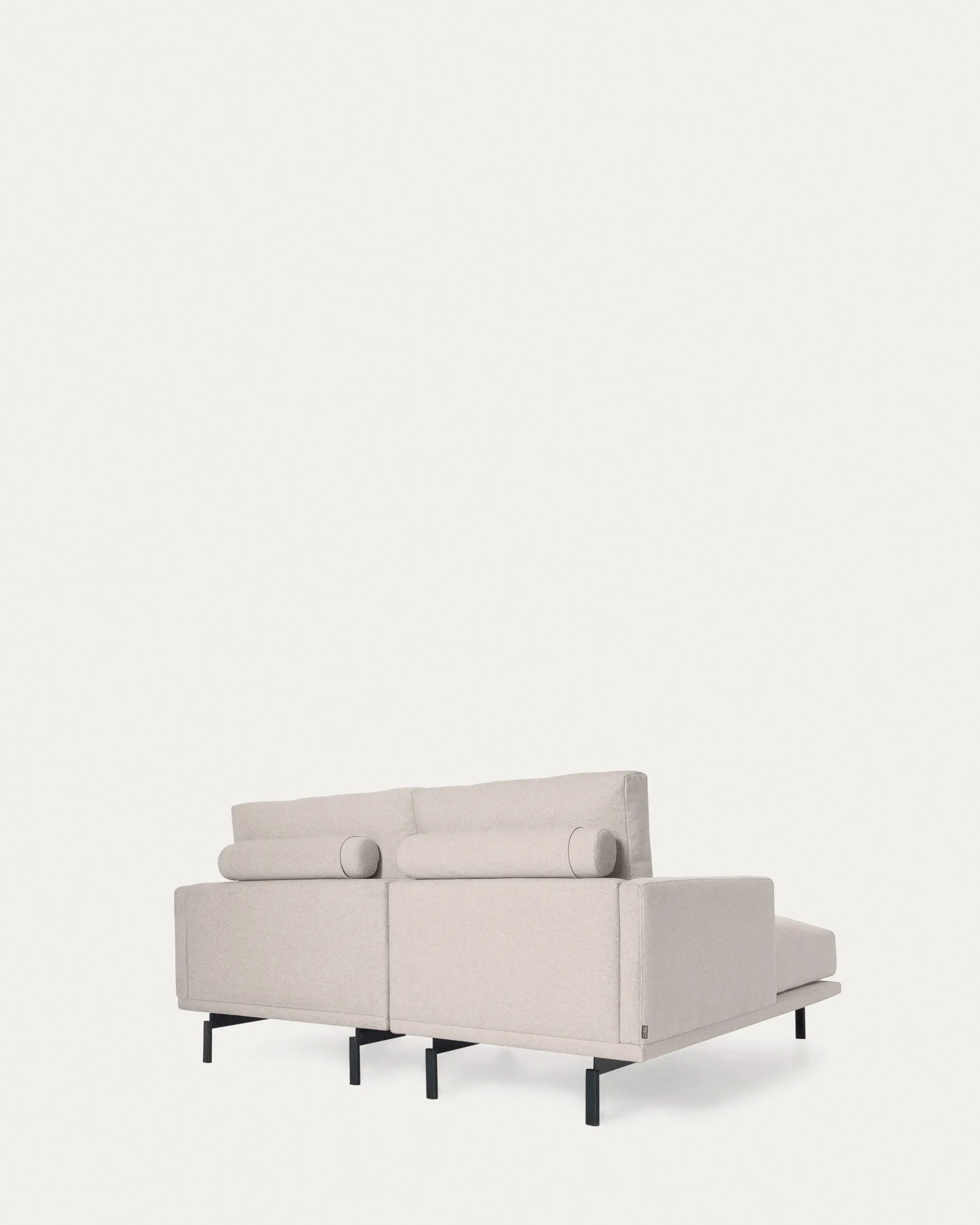 Elegantes 3-Sitzer Sofa in Beige mit linker Chaiselongue, nachhaltig und komfortabel, ideal für moderne Wohnräume.