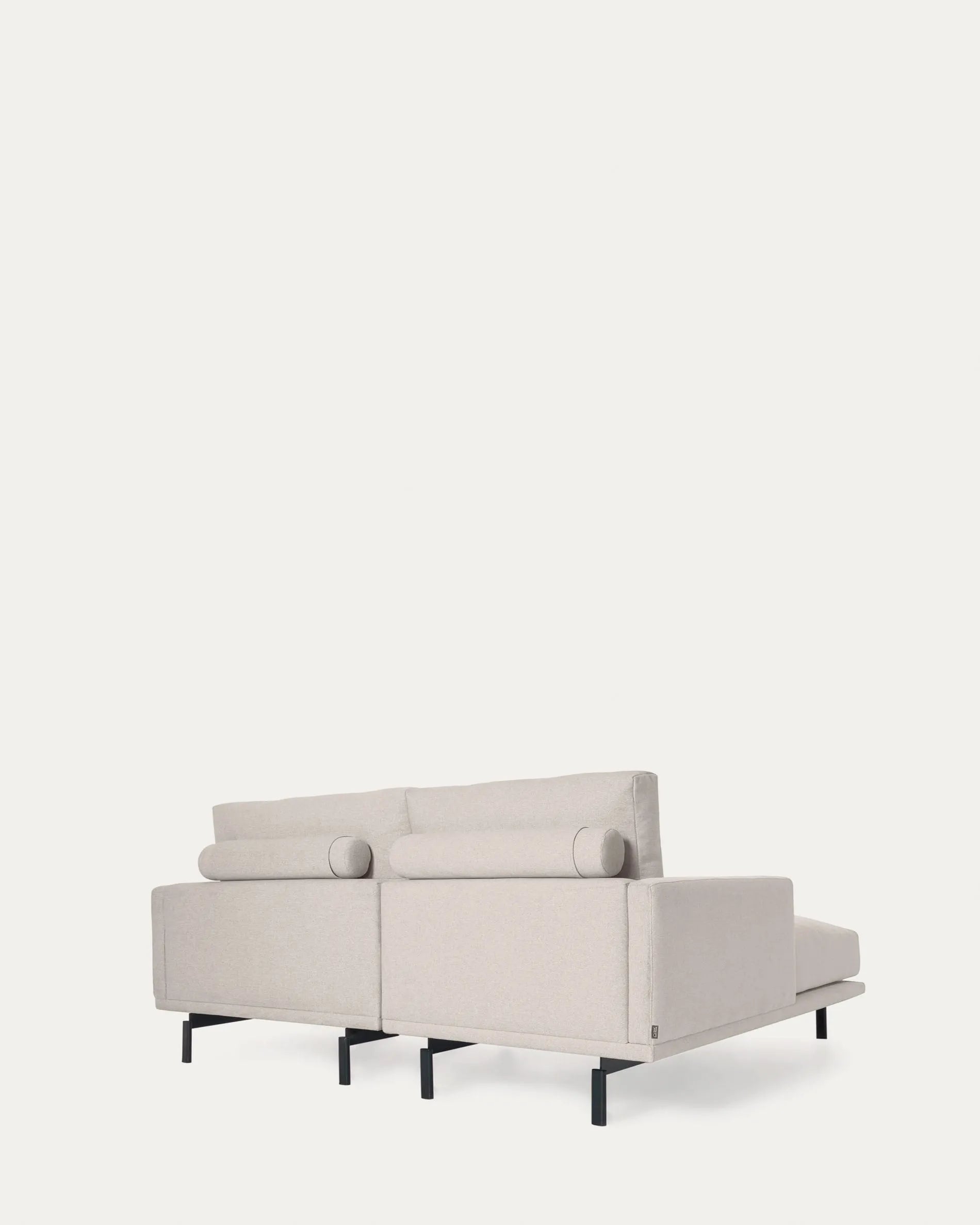 Elegantes 3-Sitzer Sofa in Beige mit linker Chaiselongue, komfortabel gepolstert, nachhaltig und vielseitig im Design.