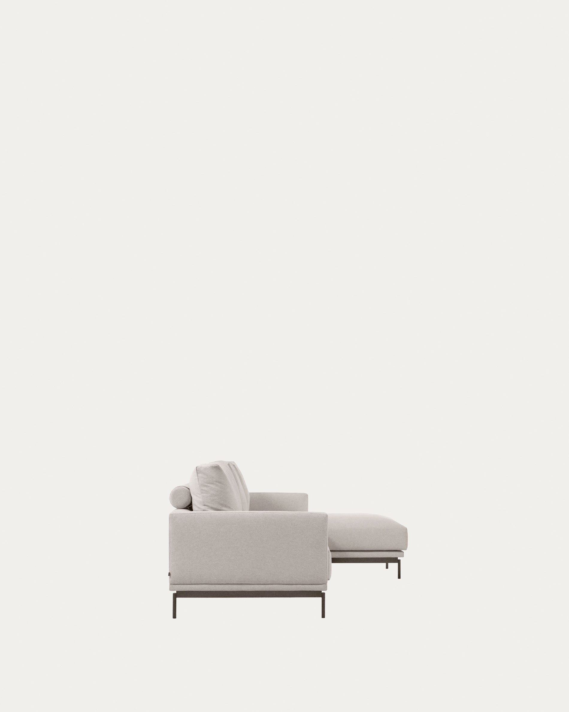 Elegantes, nachhaltiges 4-Sitzer Sofa in Beige mit rechter Chaiselongue, ideal für stilvolle Entspannung.