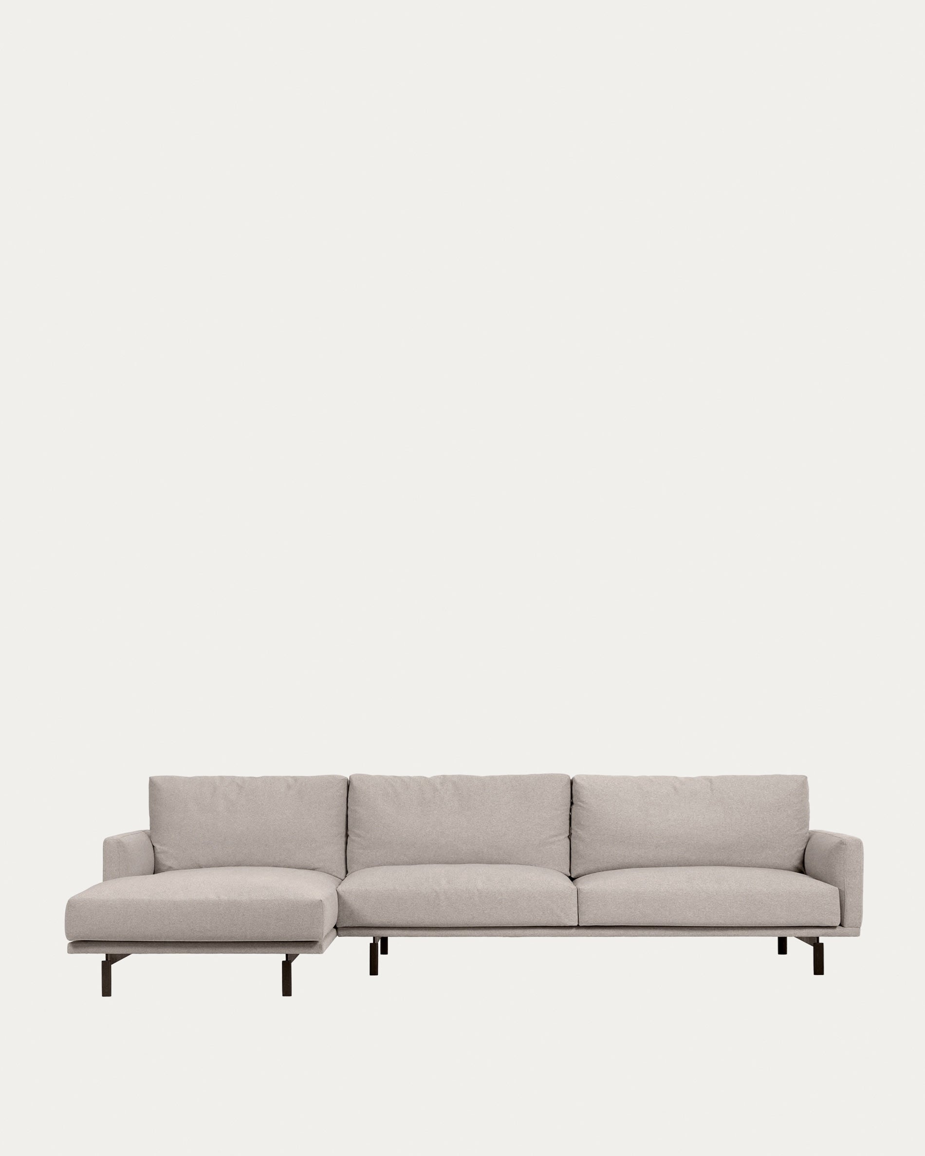 Elegantes 4-Sitzer Sofa in Beige mit Chaiselongue links, komfortable Polsterung, nachhaltige Materialien, ideal für modernes Wohnen.