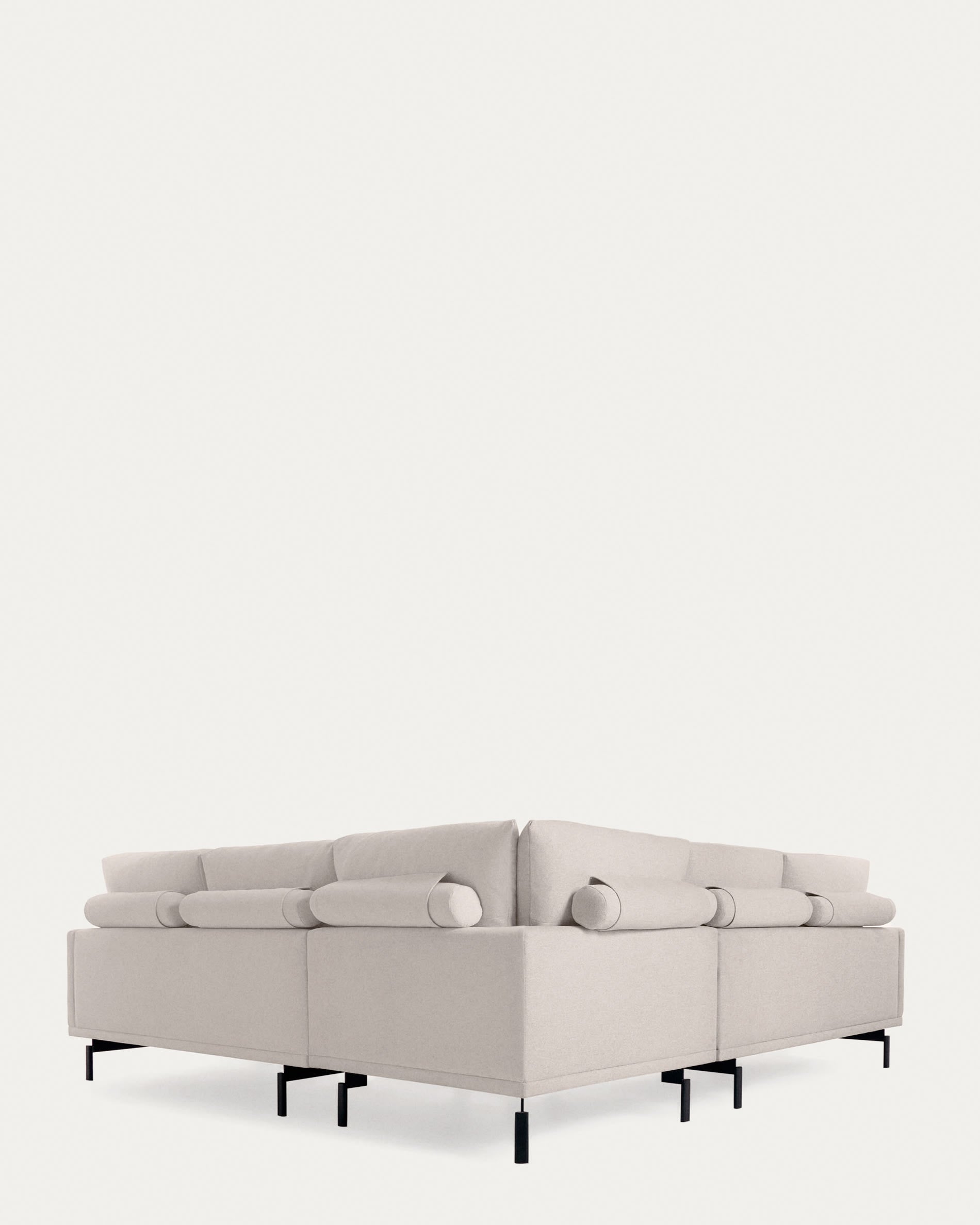 Entdecken Sie das elegante Galene 4-Sitzer Ecksofa in Beige von Kave Home. Komfortabel, nachhaltig und perfekt für Ihr modernes Wohnzimmer.