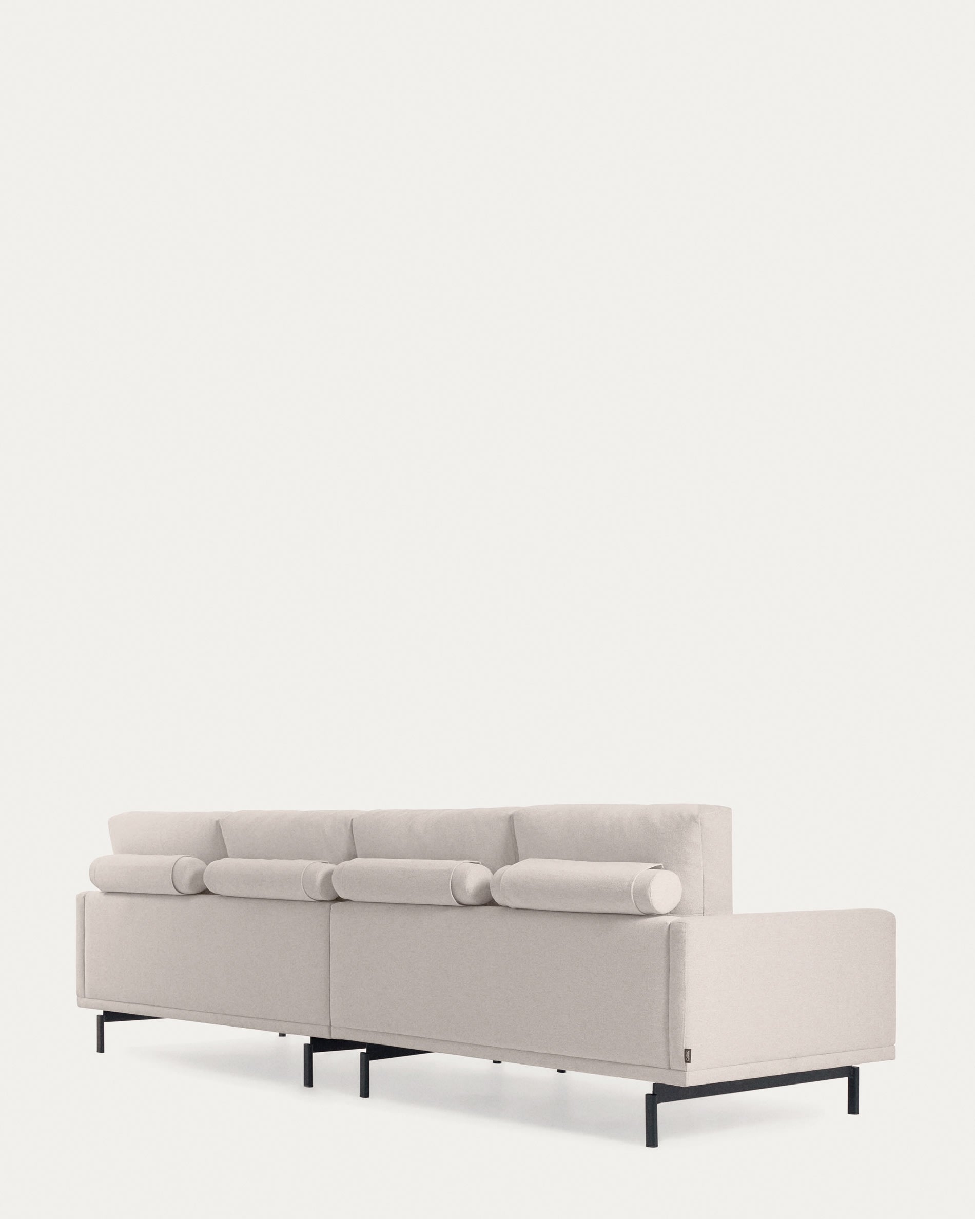 Elegantes 4-Sitzer Sofa in Beige, 334 cm breit, mit nachhaltiger Füllung und modernem Design für stilvollen Komfort.