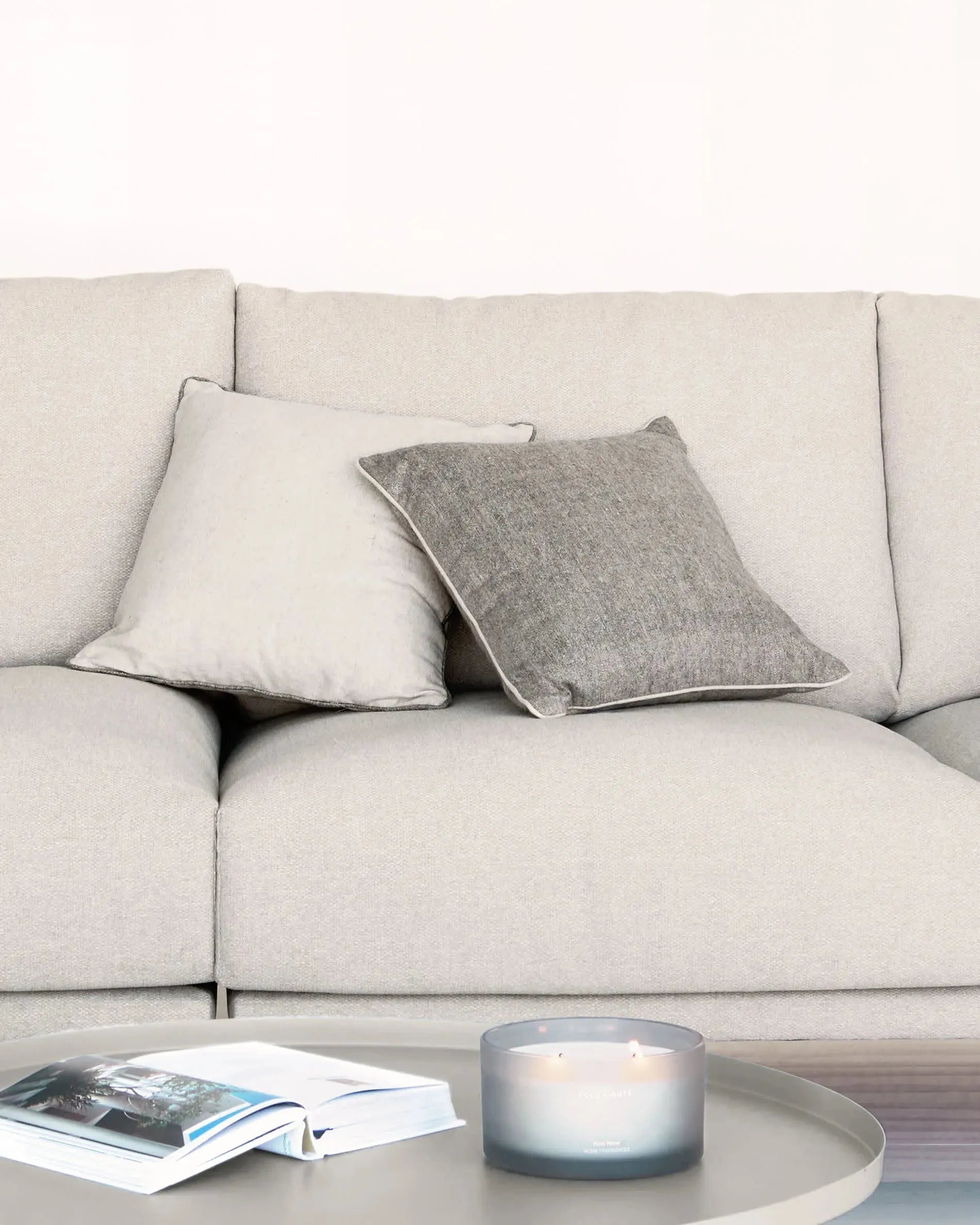Das Galene 4-Sitzer Sofa in Beige (334 cm) von Kave Home kombiniert modernes Design mit Komfort für Ihr Zuhause.