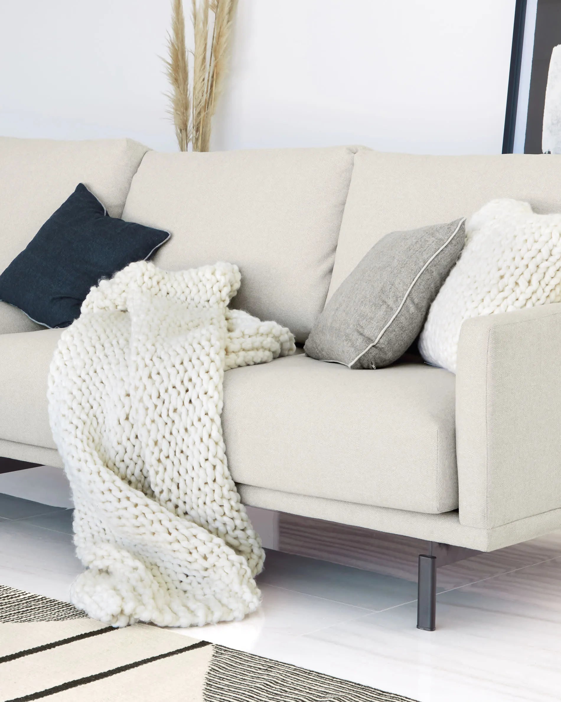 Das Galene 4-Sitzer Sofa beige (334 cm) von Kave Home bietet stilvolles Design und hohen Komfort für Ihr Wohnzimmer.