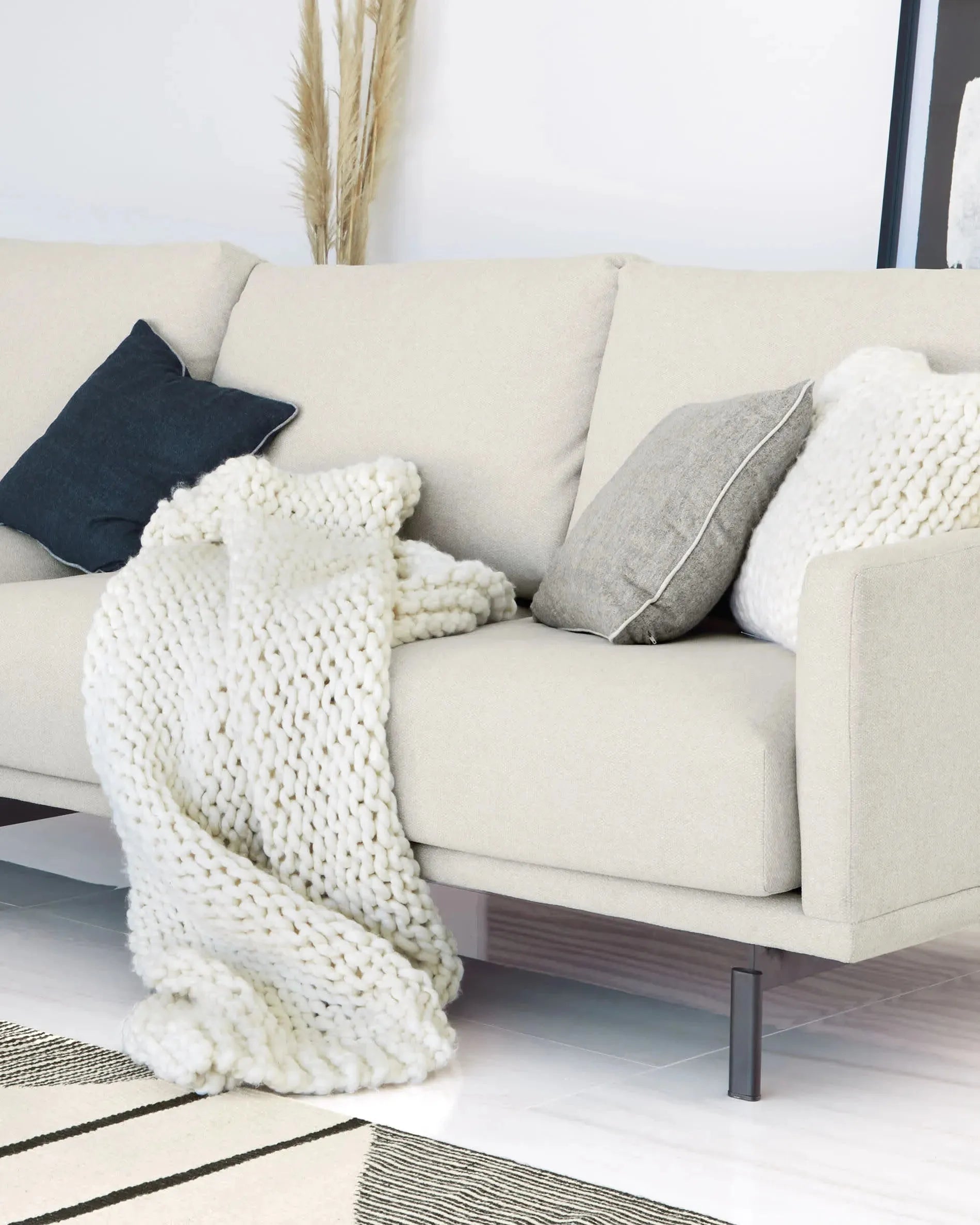 Das Galene 4-Sitzer Sofa in Beige von Kave Home (334 cm) kombiniert modernes Design mit Komfort für Ihr Zuhause.