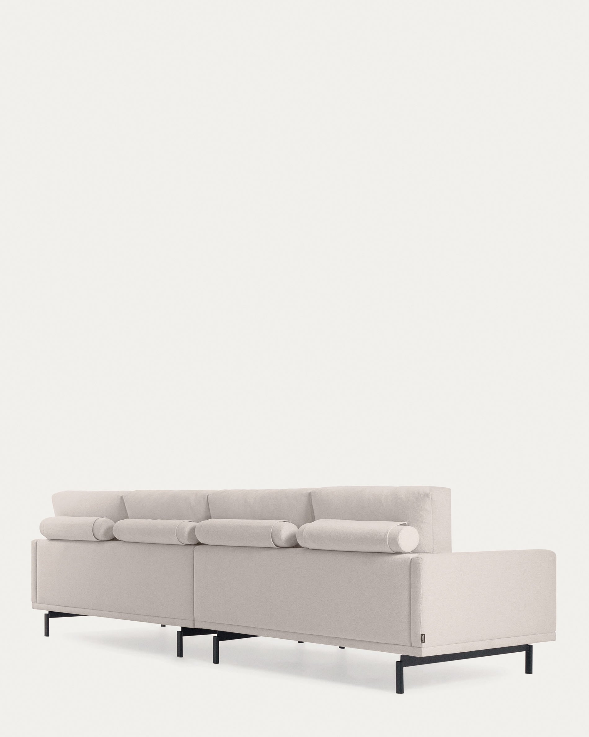 Elegantes, nachhaltiges 4-Sitzer Sofa in Beige, 414 cm breit, mit weicher Daunenpolsterung und recycelter PET-Füllung.