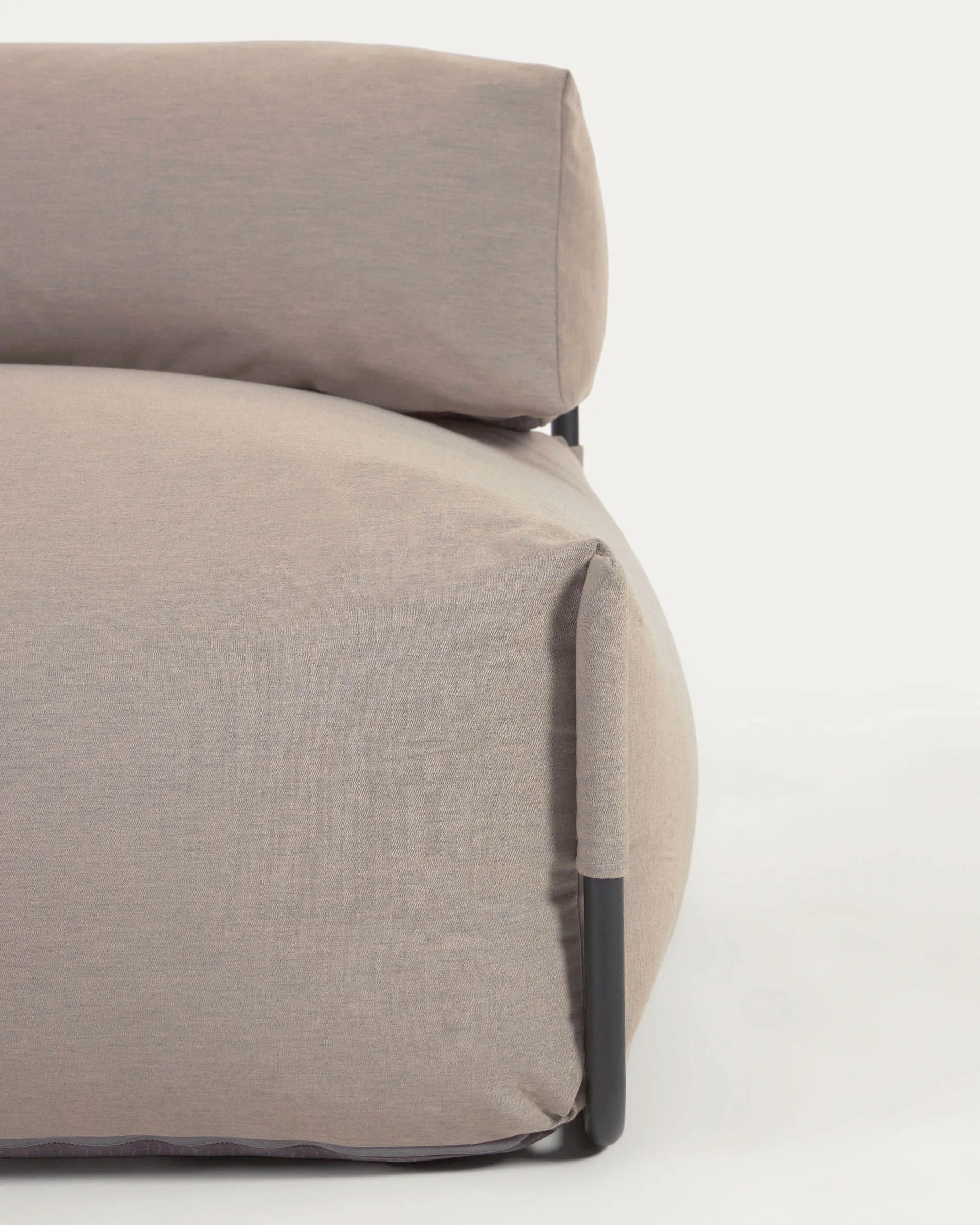 Modulares Outdoor-Sofa mit Rückenlehne, grünem Bezug, schwarzem Aluminiumrahmen, 101x101cm, stilvoll, langlebig und wetterfest.