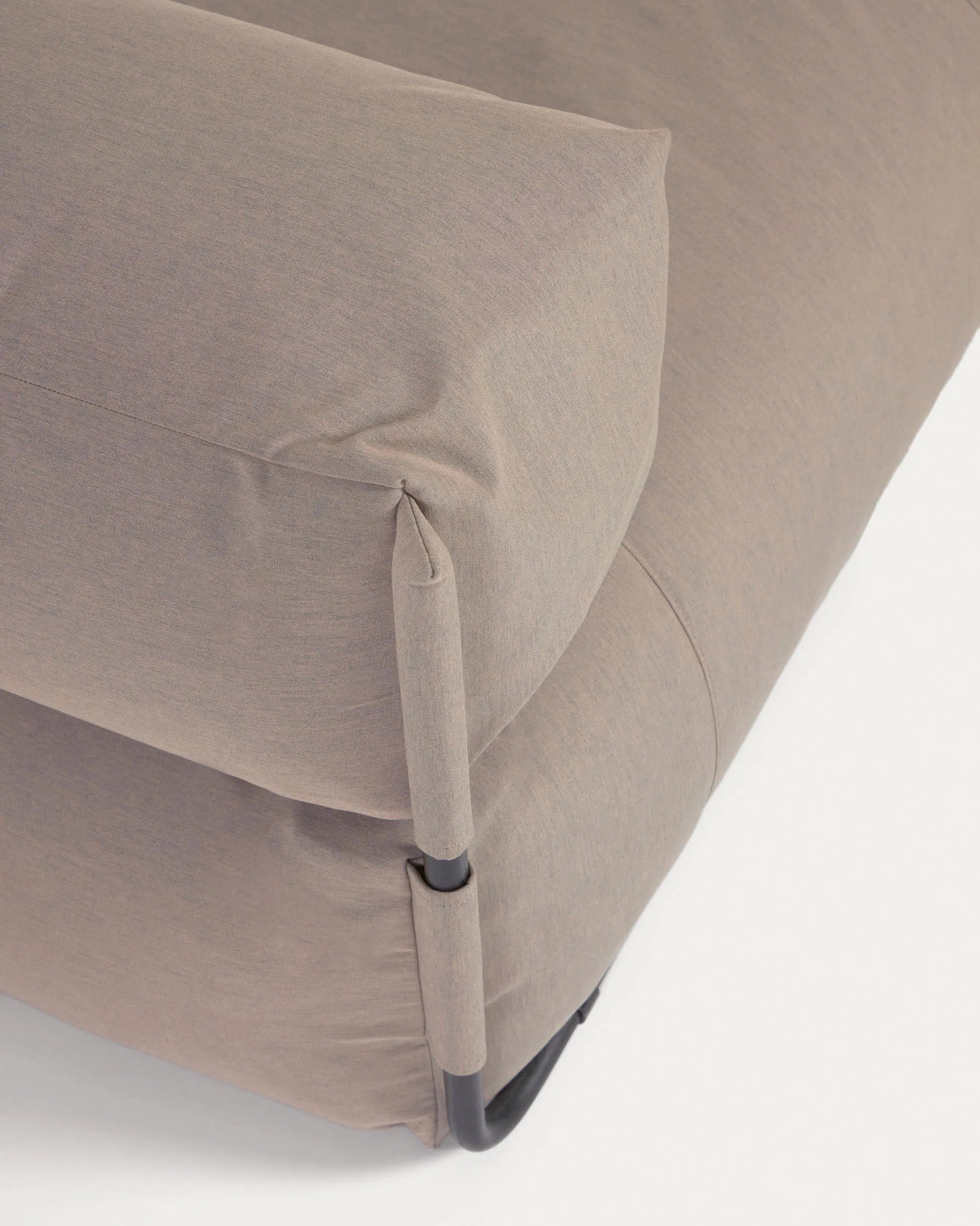 Outdoor-Modulsofa mit Rückenlehne, grünem Bezug, schwarzem Aluminiumrahmen, 101x101cm, modern, robust und ideal für den Außenbereich.