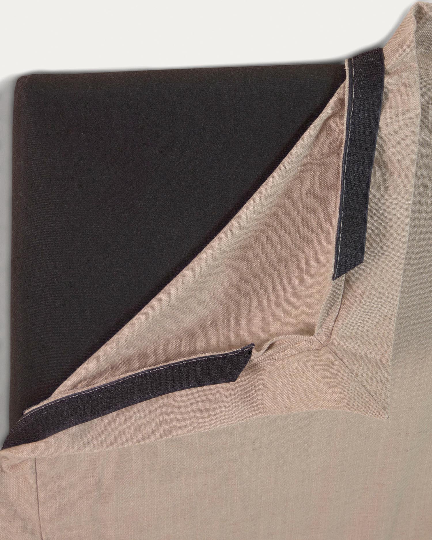 Tanit Bettkopfteil in Beige – Stilvolles Leinen, abnehmbarer Bezug für einfache Pflege. Perfekt für 200 cm Betten, vereint modernes Design und Komfort.