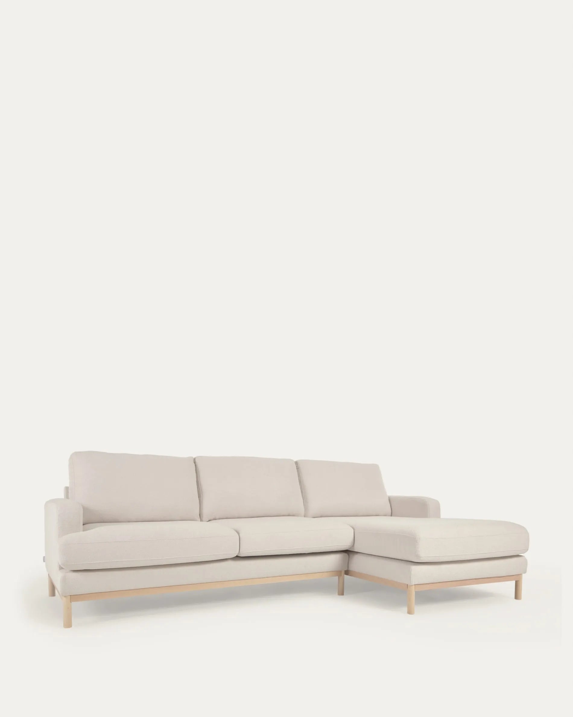 Stilvolles 3-Sitzer-Sofa Mihaela mit rechter Chaiselongue, weißem Mikro-Bouclé-Bezug, 264 cm, FSC-zertifiziert von Kave Home.